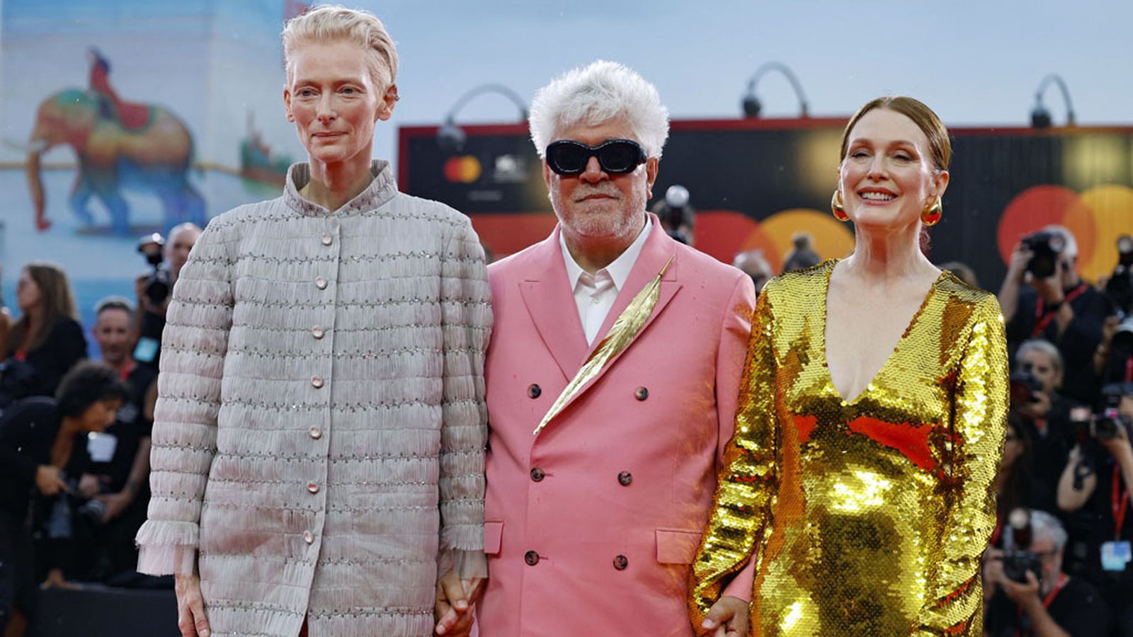 Almodóvar triunfa en Venecia
