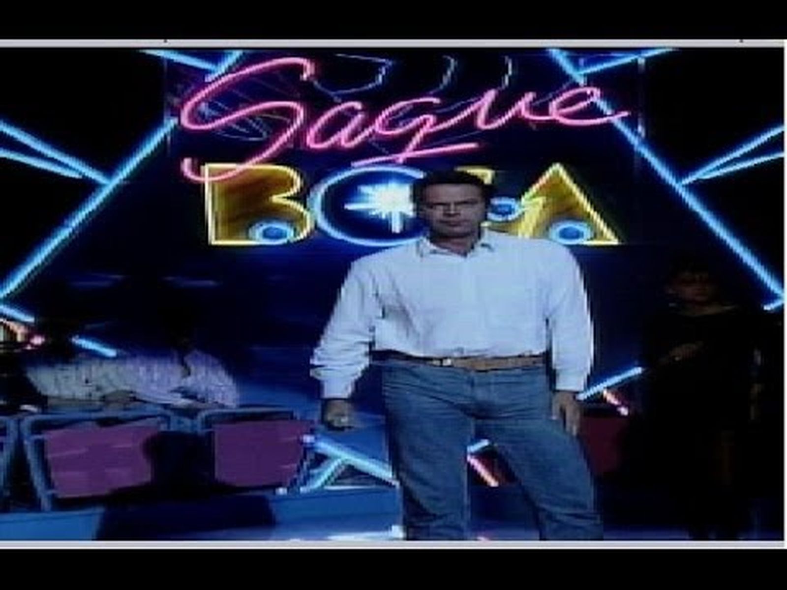 Bertín Osborne canta "Séptima luna de abril" en Saque Bola