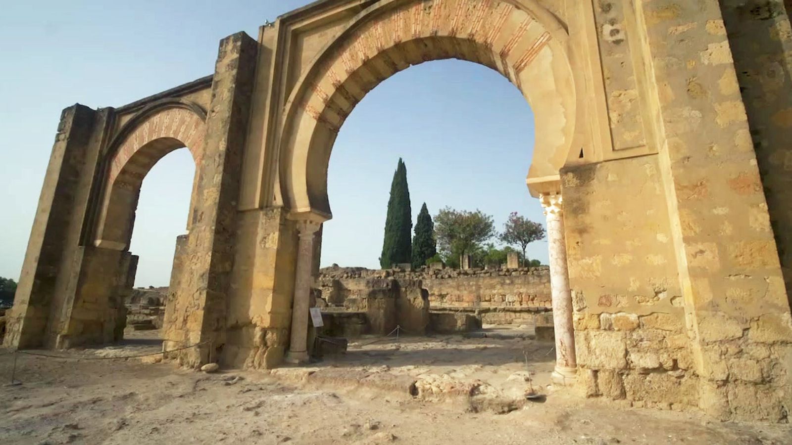 Desmontando Andalucía 1024x576 Medina Azahara Pórtico