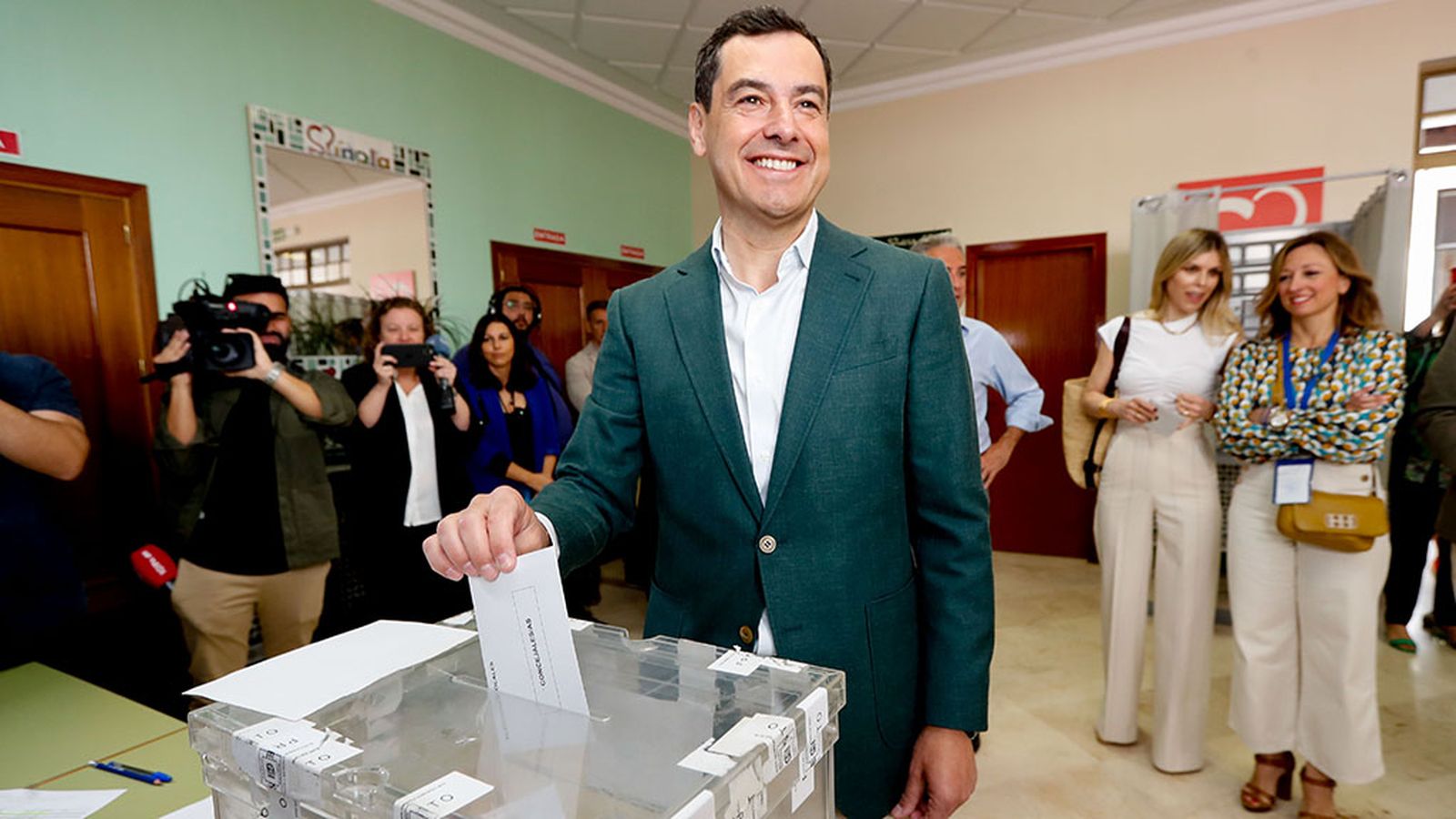 Moreno vota en Málaga