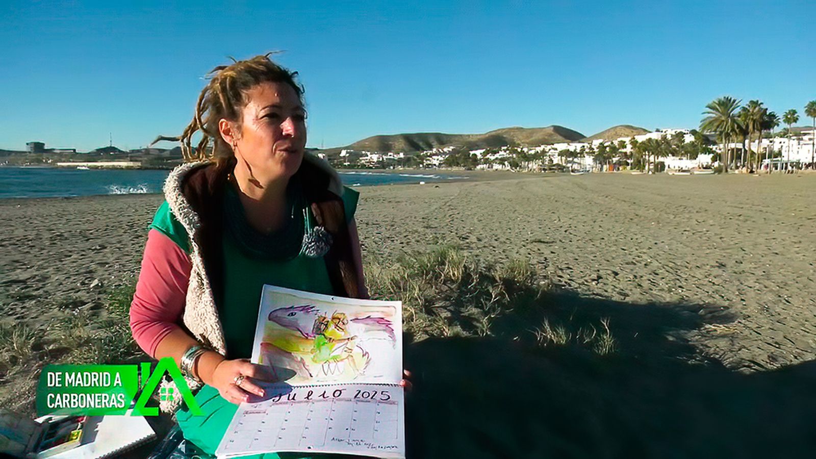 En Carboneras vive de lo que le gusta, la pintura