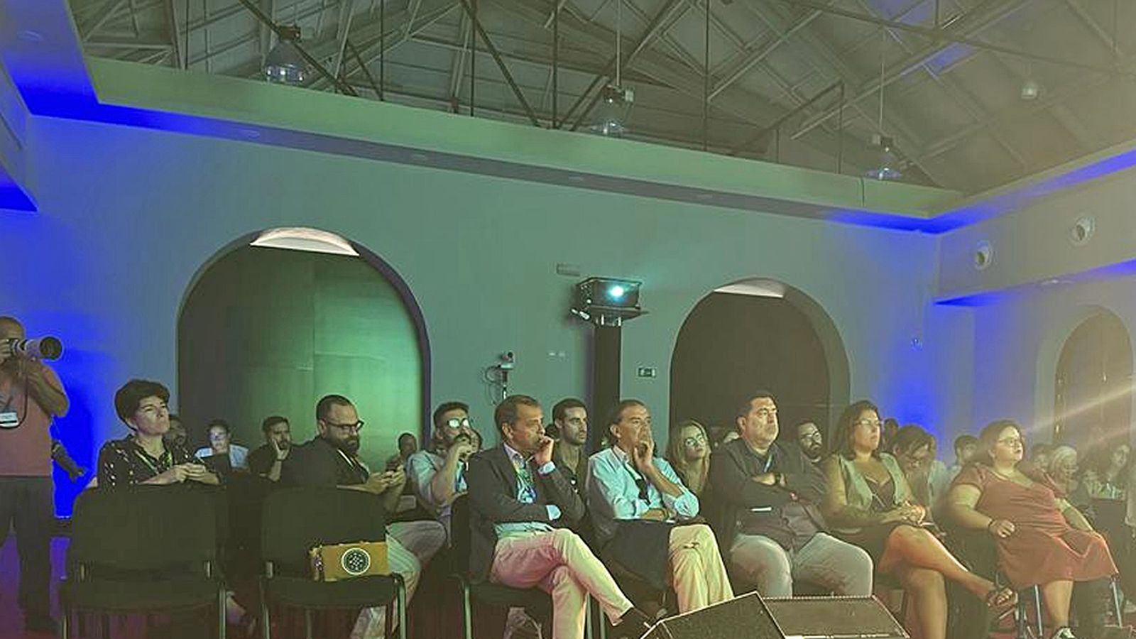COMUNICACIÓN BRETÓN MESA ISA PÚBLICO