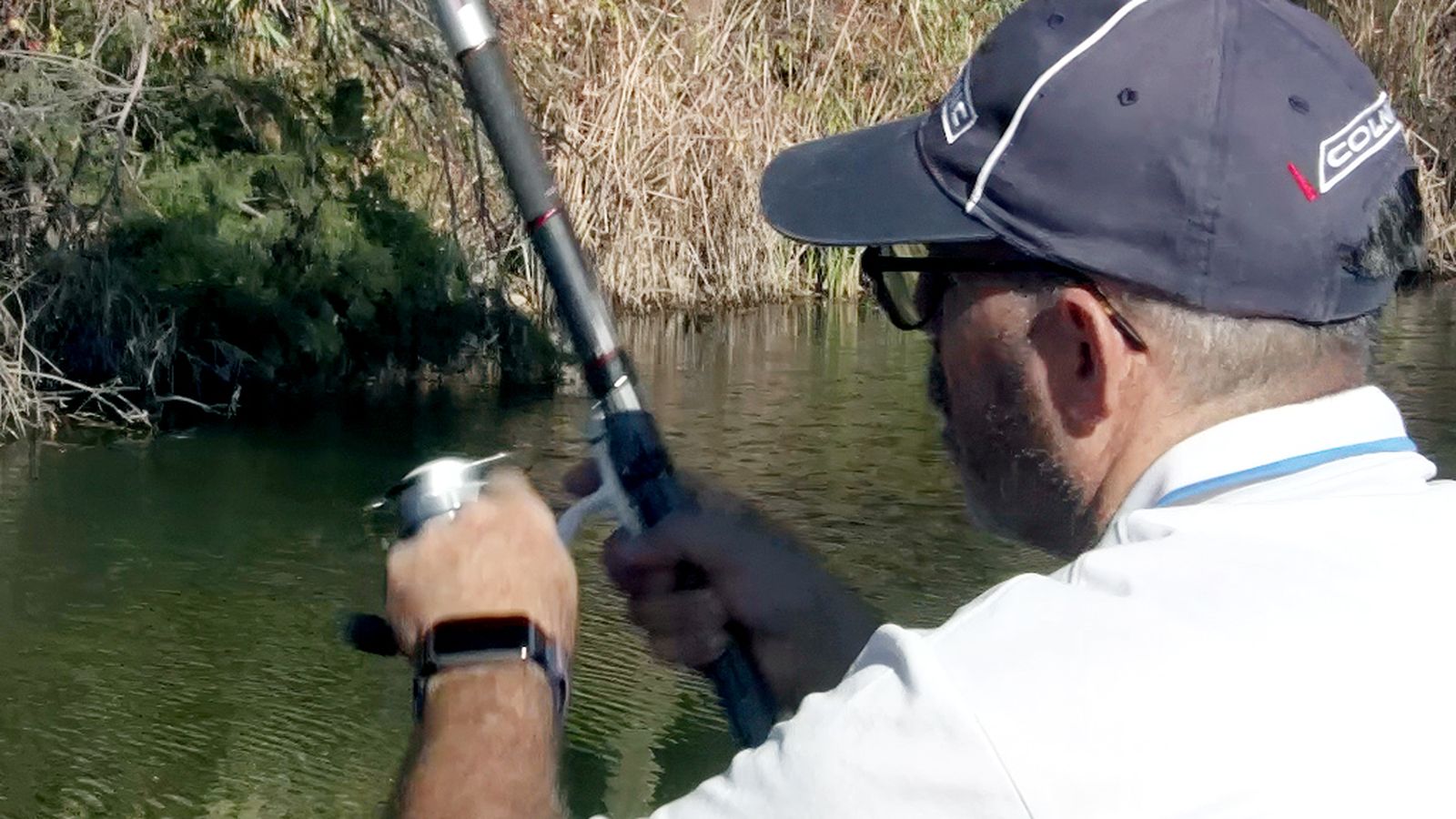 Pesca a corcheo en la desembocadura de un río