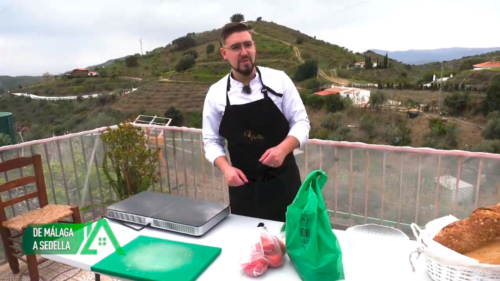 Regresó a Sedella para emprender como chef y evitar el cierre del negocio familiar
