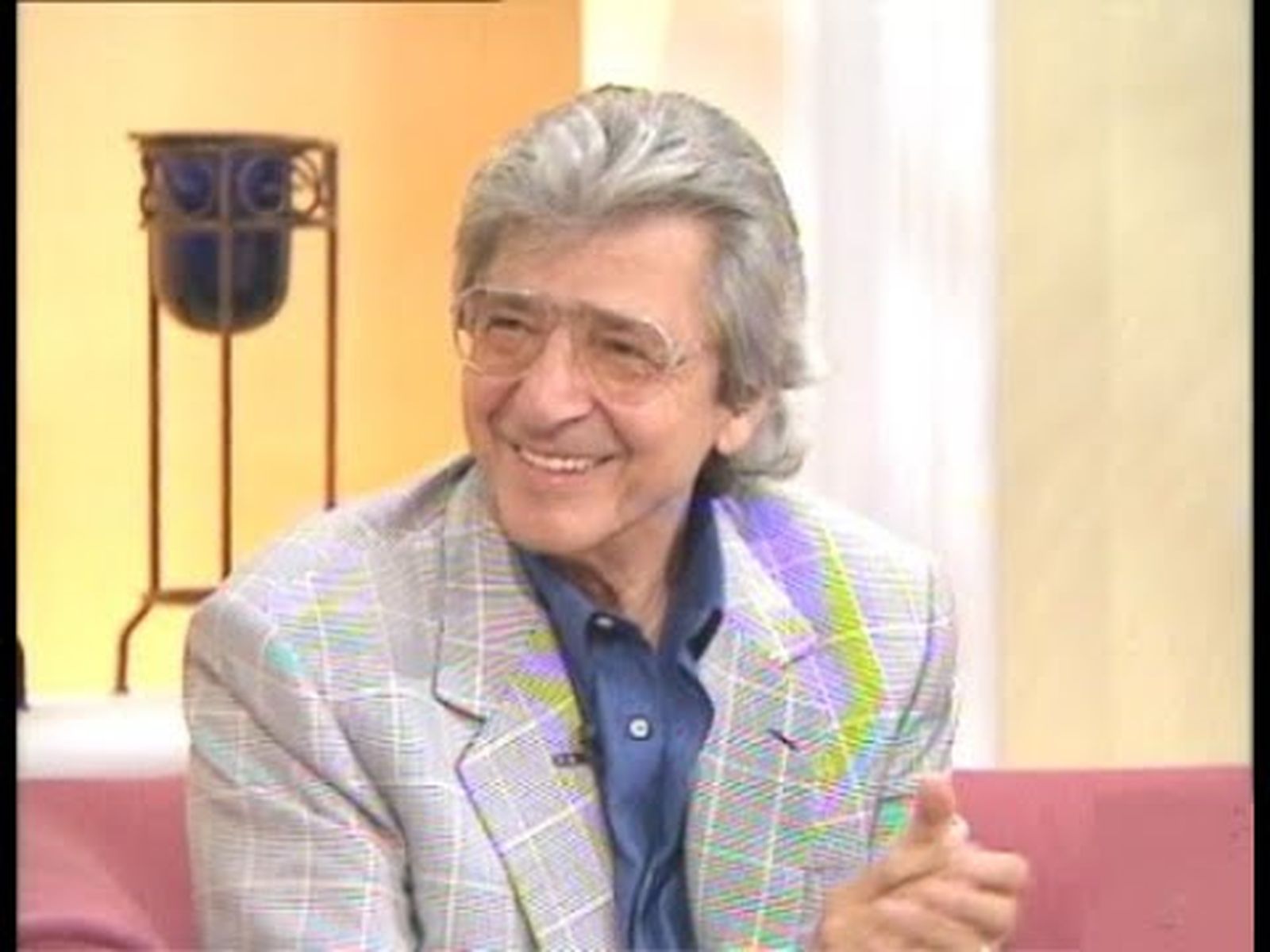El compositor Manuel Alejandro y popurri de sus canciones famosas por Frank Bravo