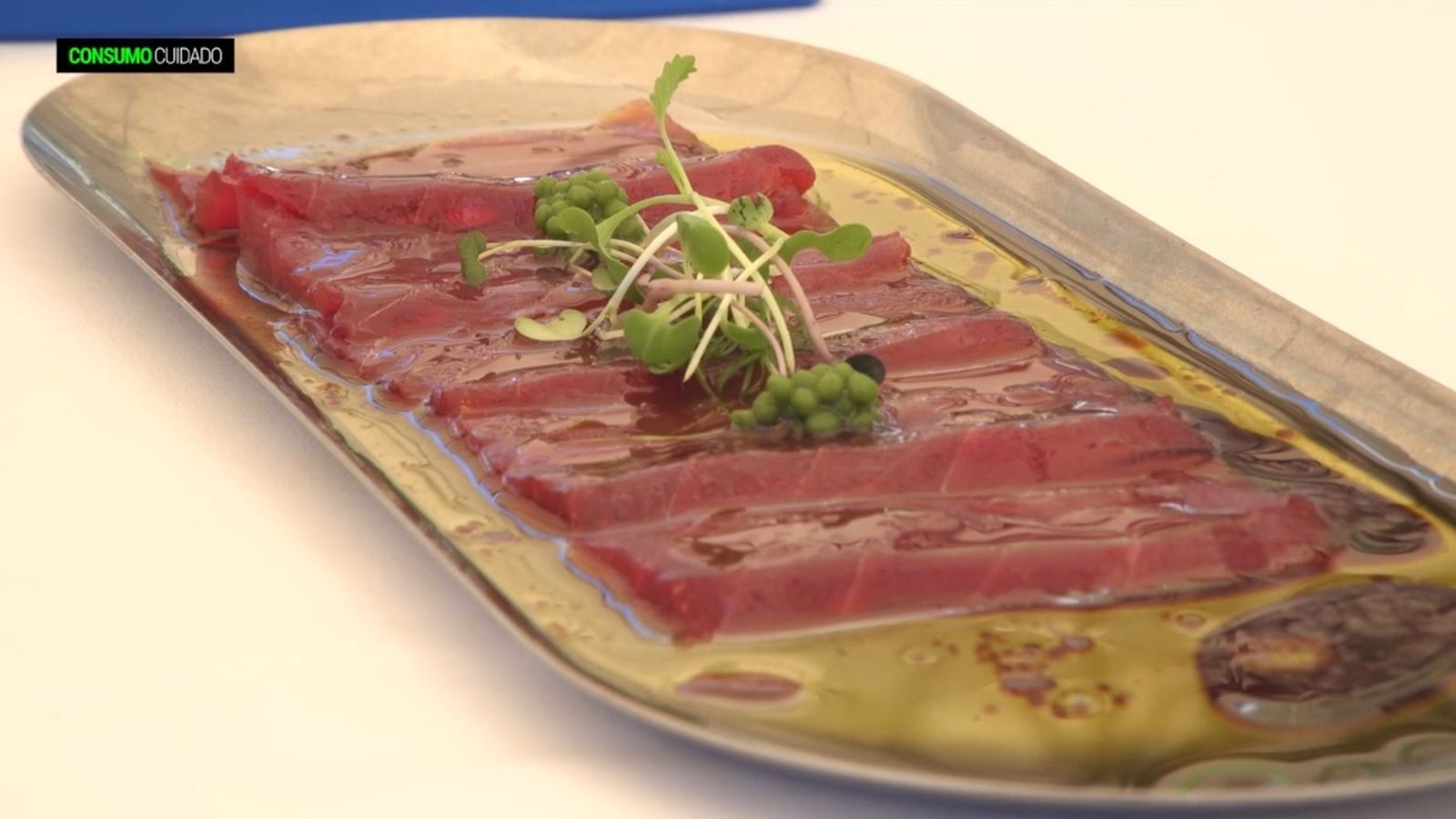 Consumo cuidado probando gastronomía
