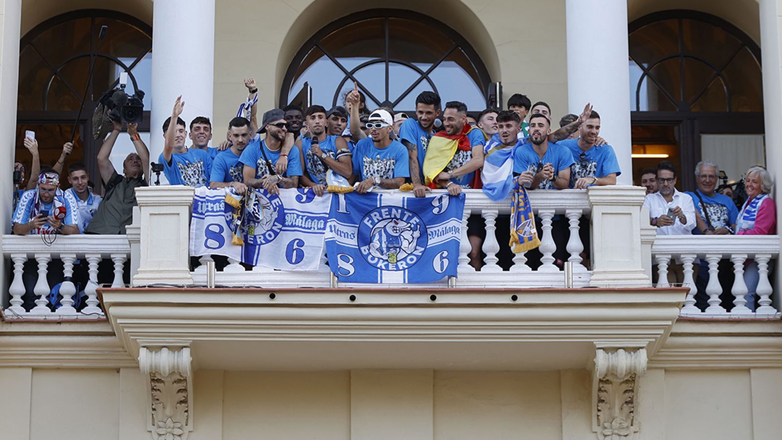 Celebración del Málaga en el balcón del Ayuntamiento