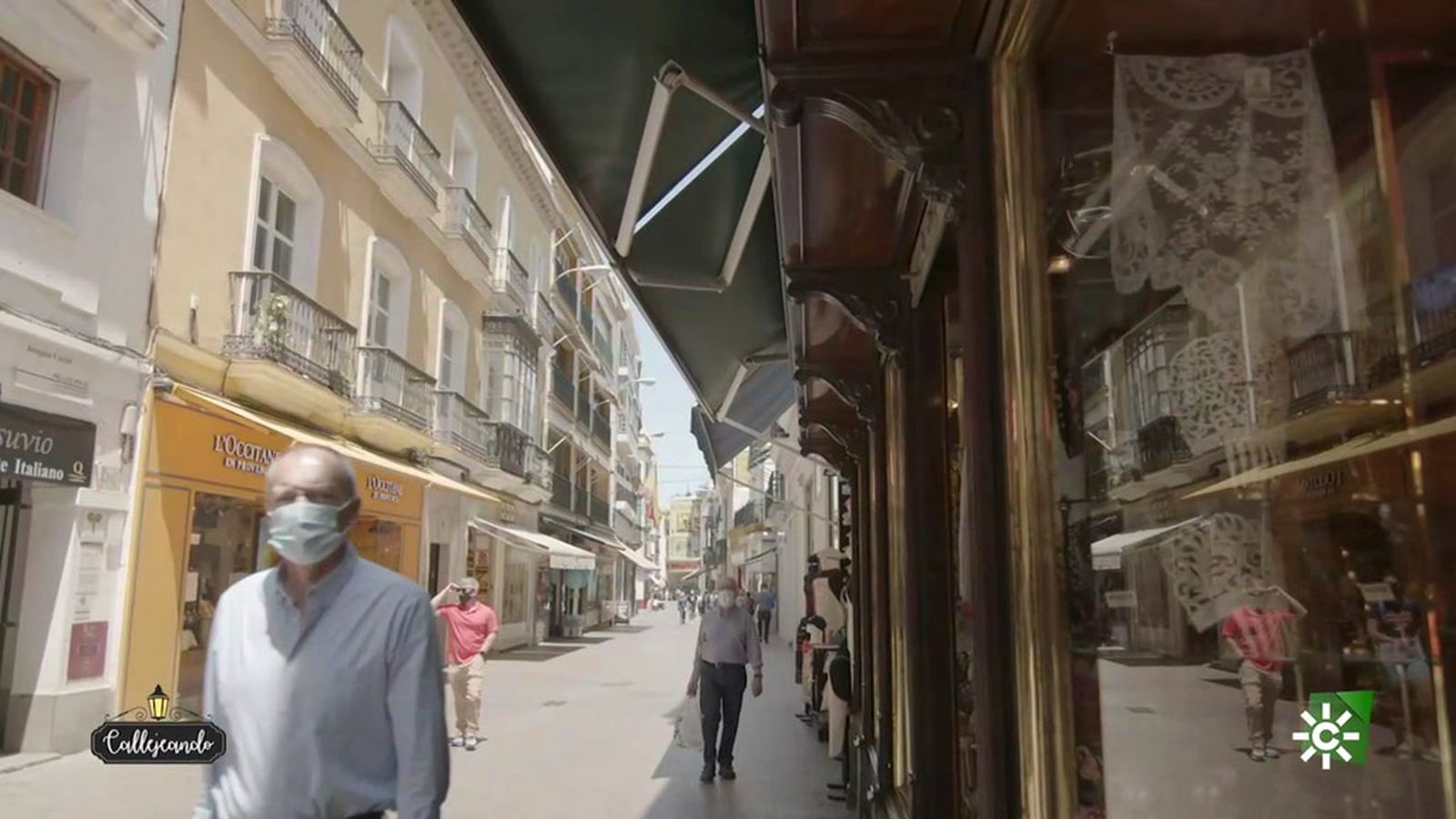Sierpes, corazón del turismo y el pequeño comercio en el casco antiguo de Sevilla