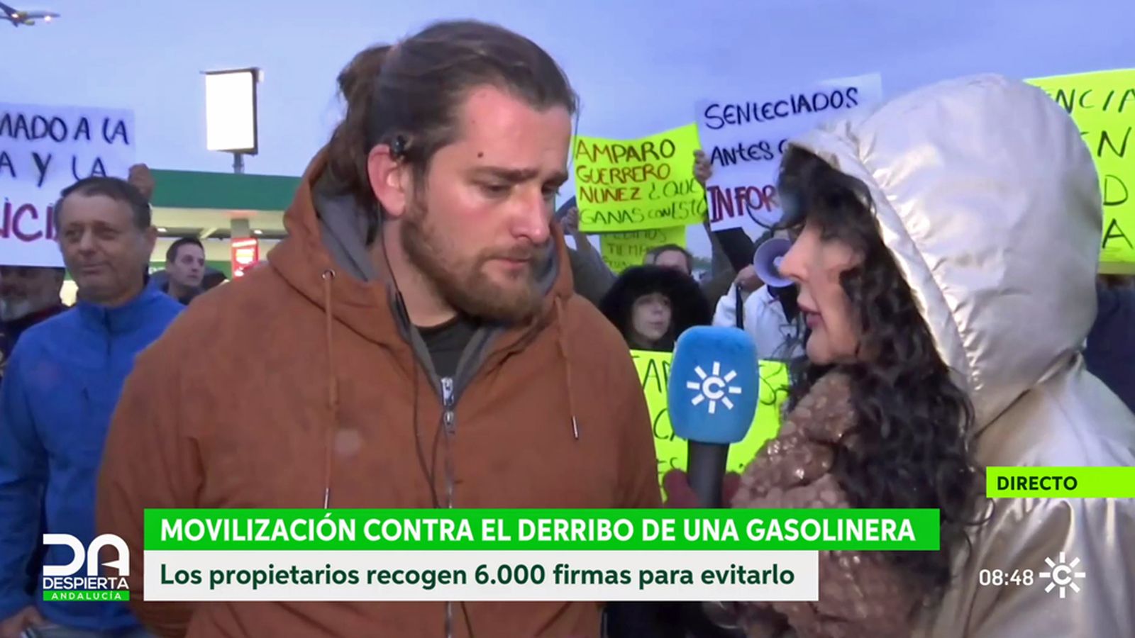 Movilización contra el derribo de una gasolinera en Sevilla