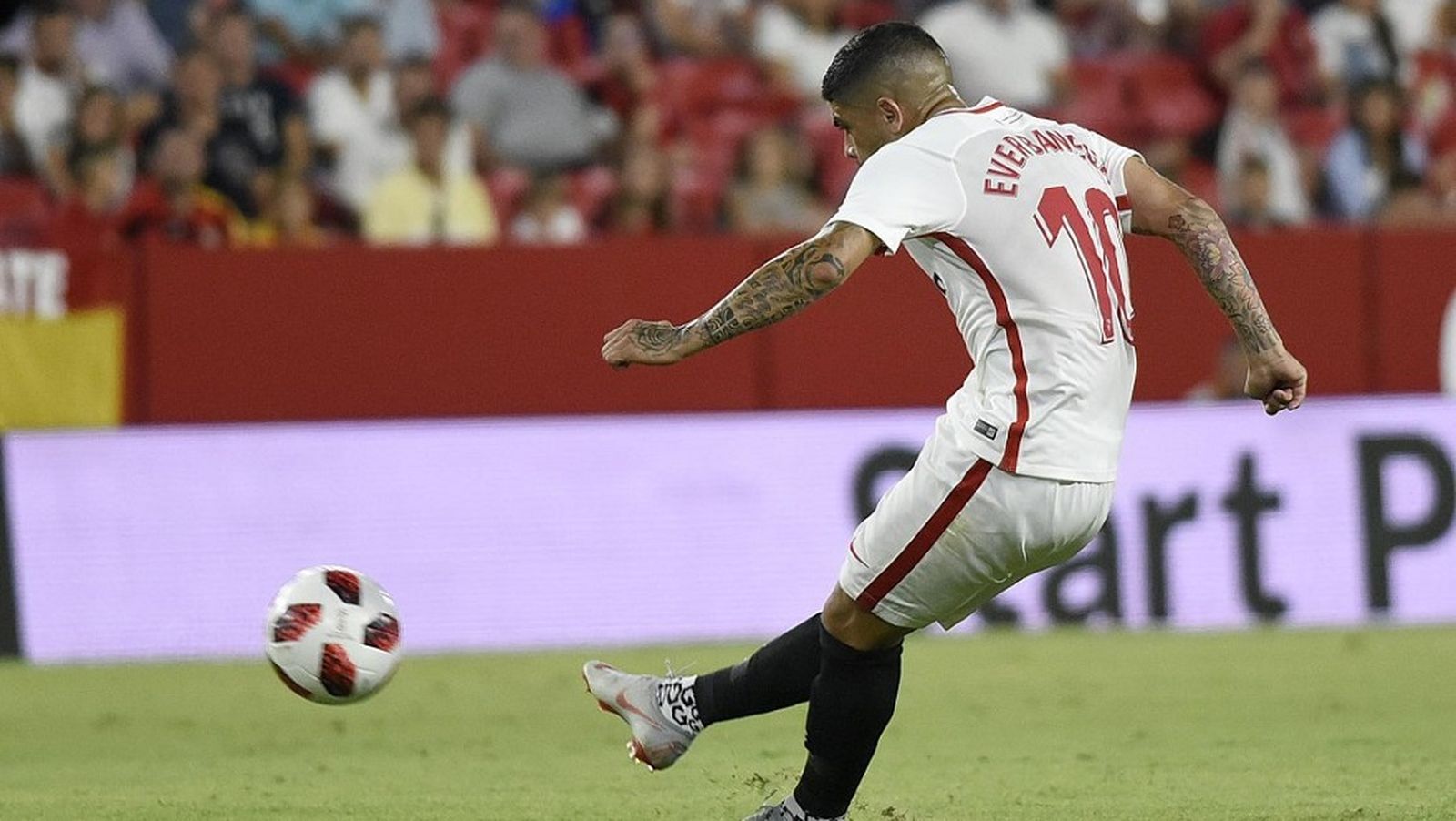 Banega Sevilla 1024