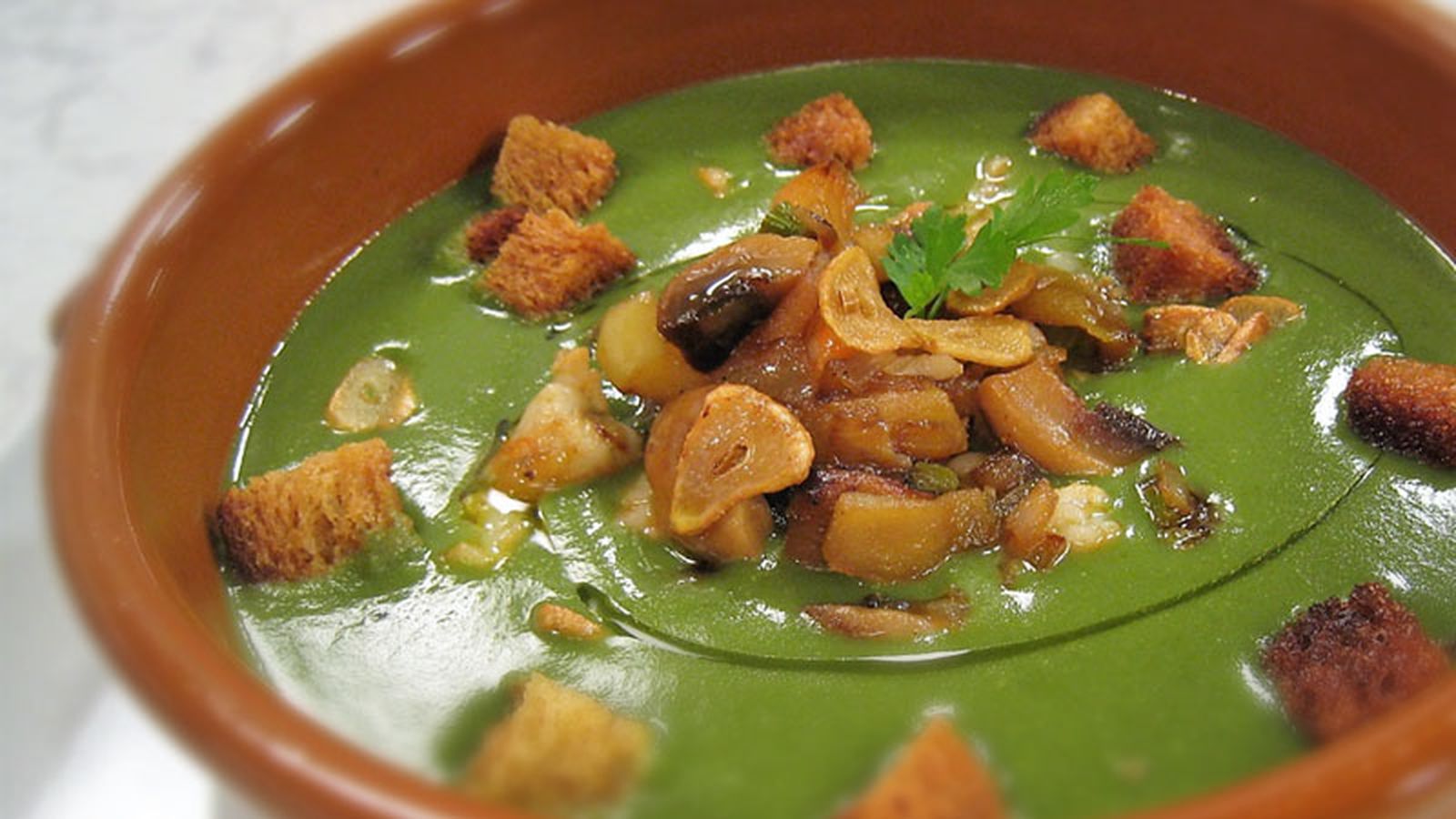 800x450 Cómetelo (Crema de espinacas con langostinos)