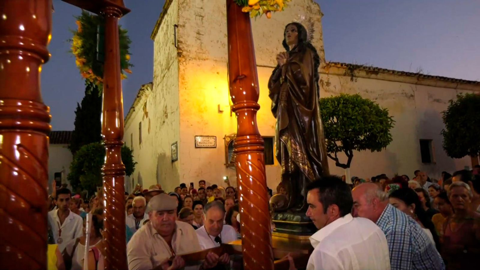 La romería de La Malena, en Puerto Serrano devuelve la imagen de la santa a su cueva