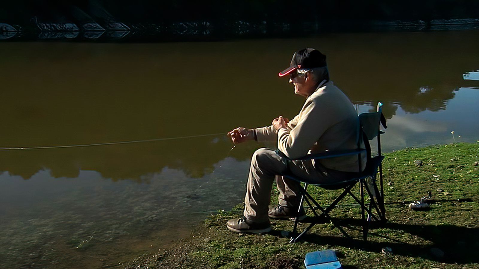 La pesca al tiento, una técnica muy antigua y eficaz en aguas turbias