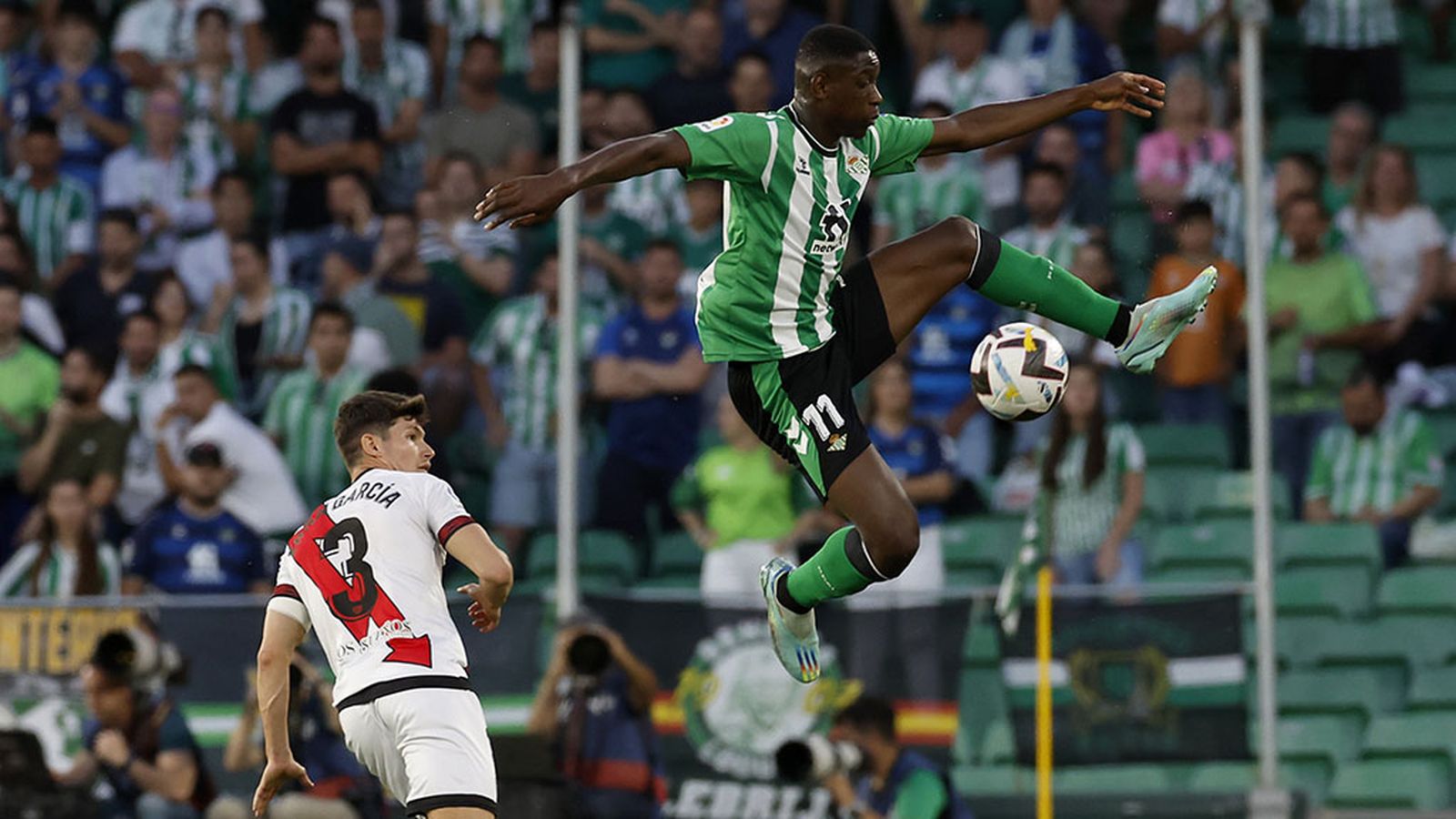 El Betis gana al Rayo