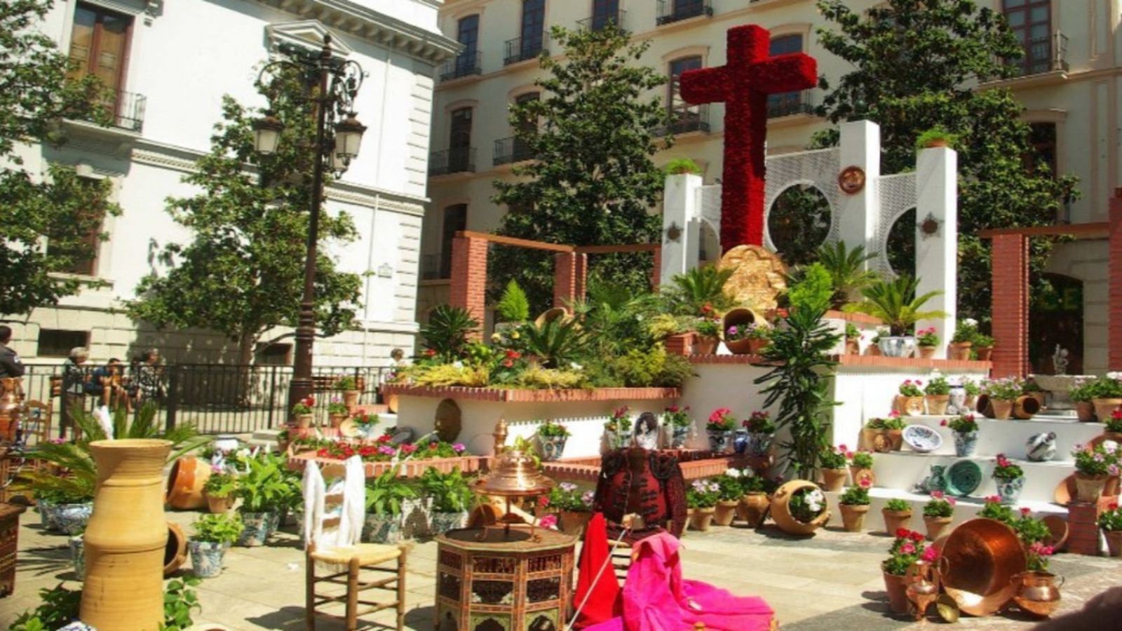 Salud al día cruces de mayo Granada