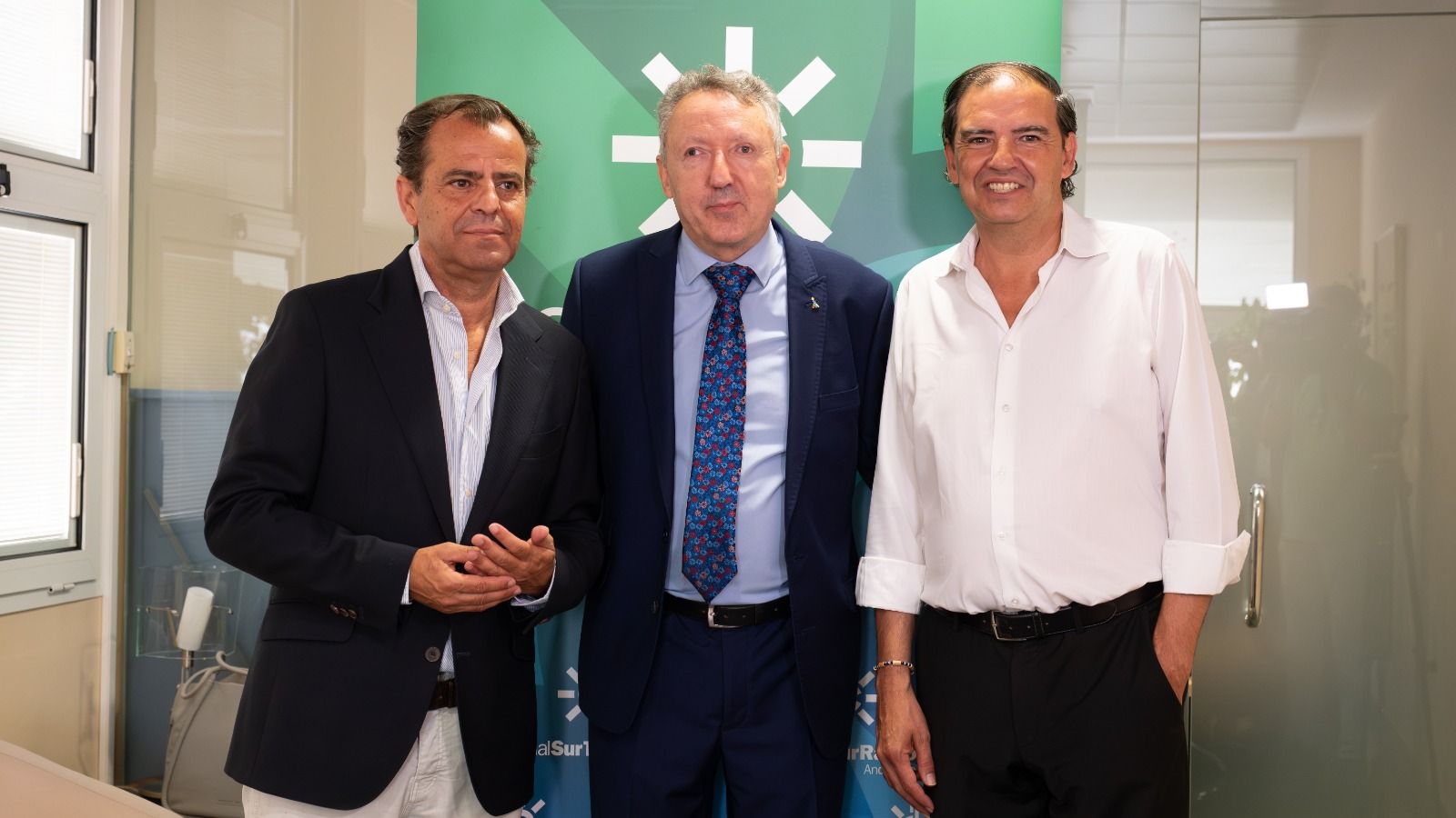 Juande Mellado, Cristóbal Martínez y Juan Vargas, durante la firma del Convenio