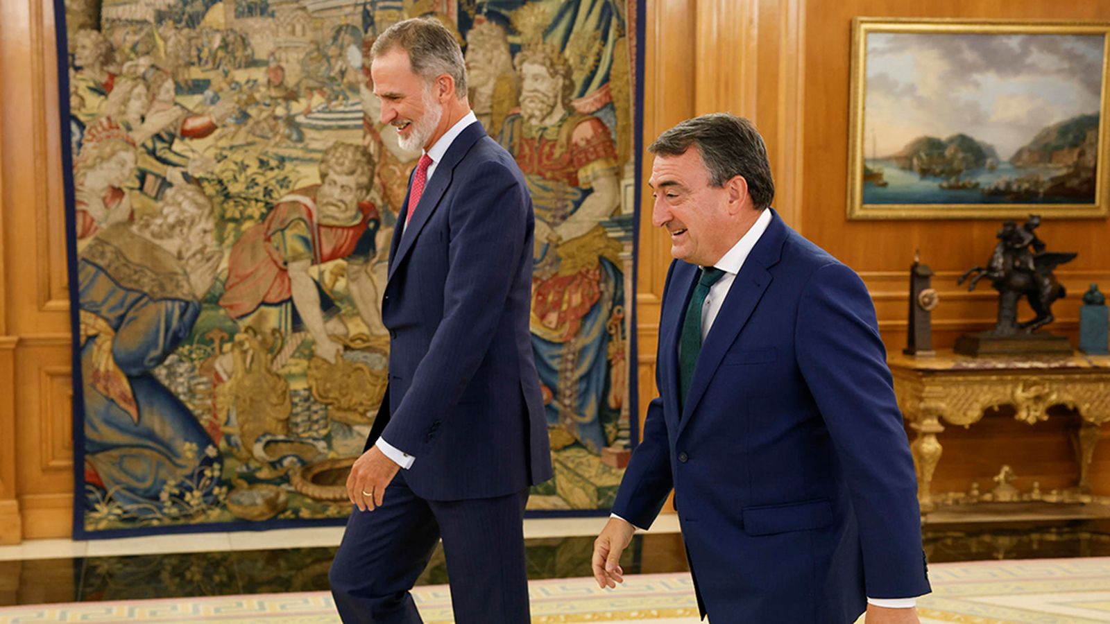 Aitor Esteban con el rey