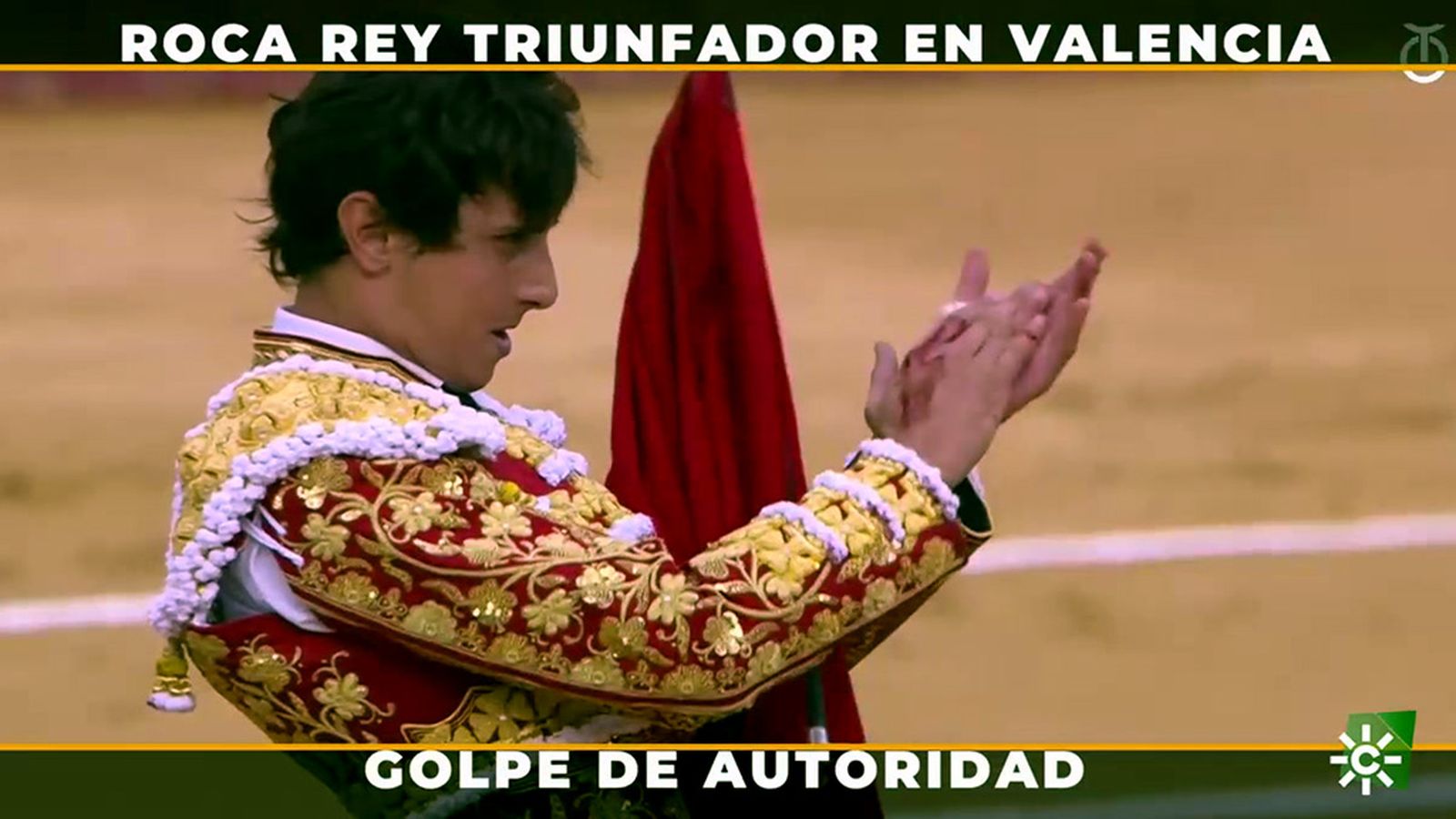 Roca Rey aplaude al toro protagonista de la mejor faena de la Feria de Fallas