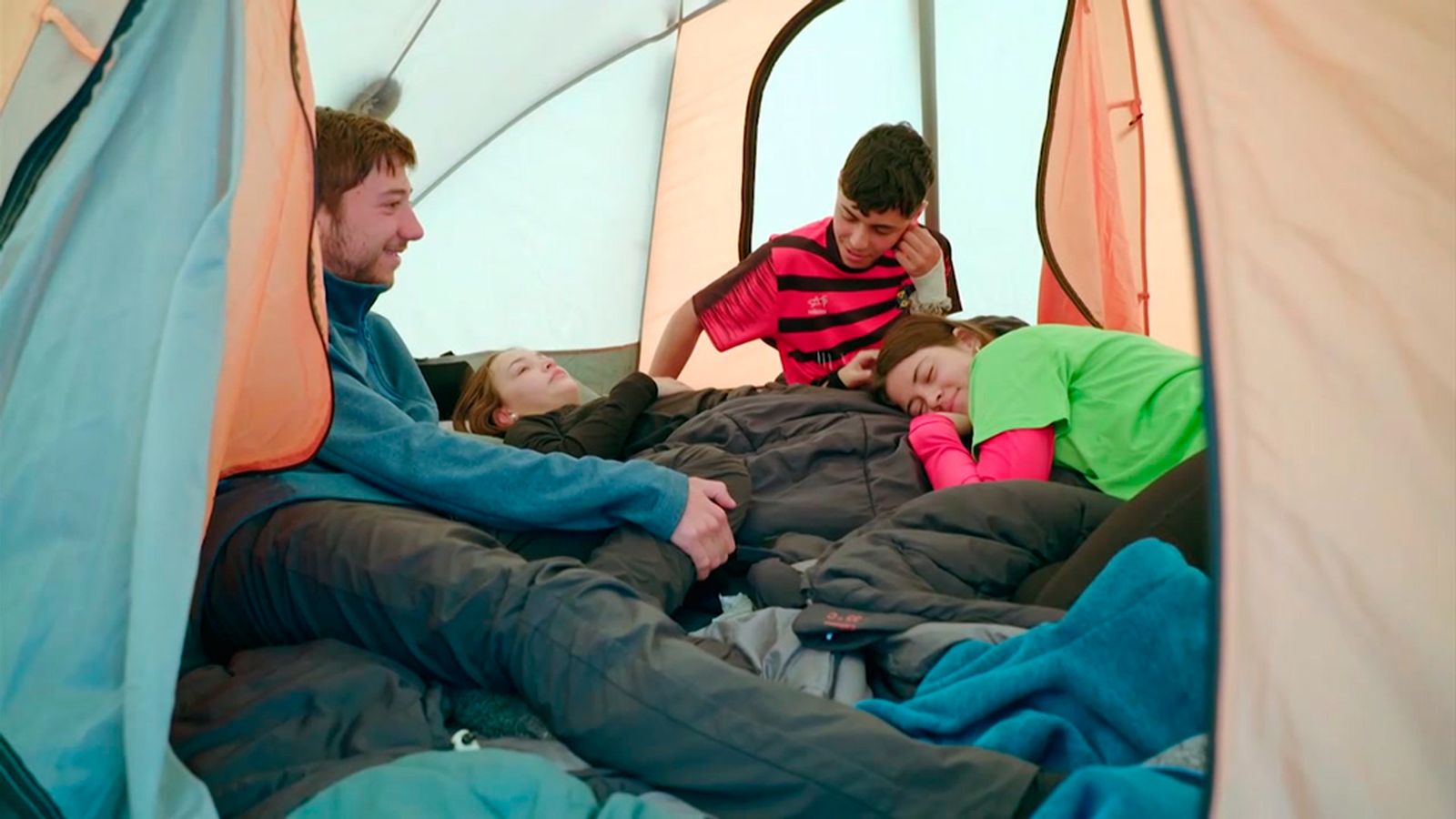 Desafío Ártico dormir en el glaciar interior tienda 1024 px