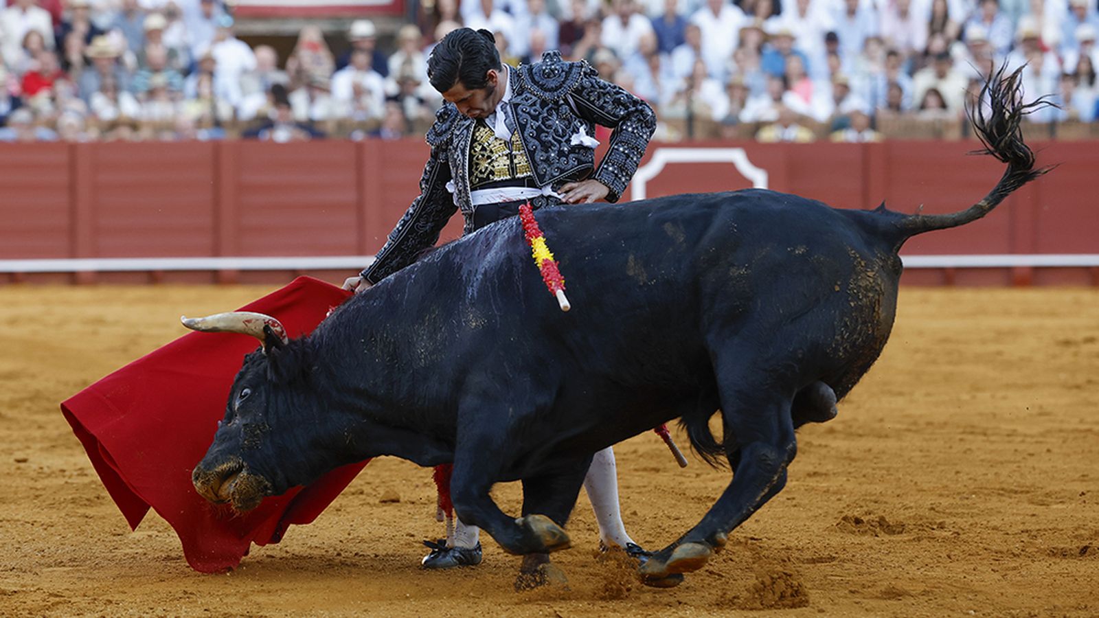 Morante corta dos orejas en la reaparición en La Maestranza