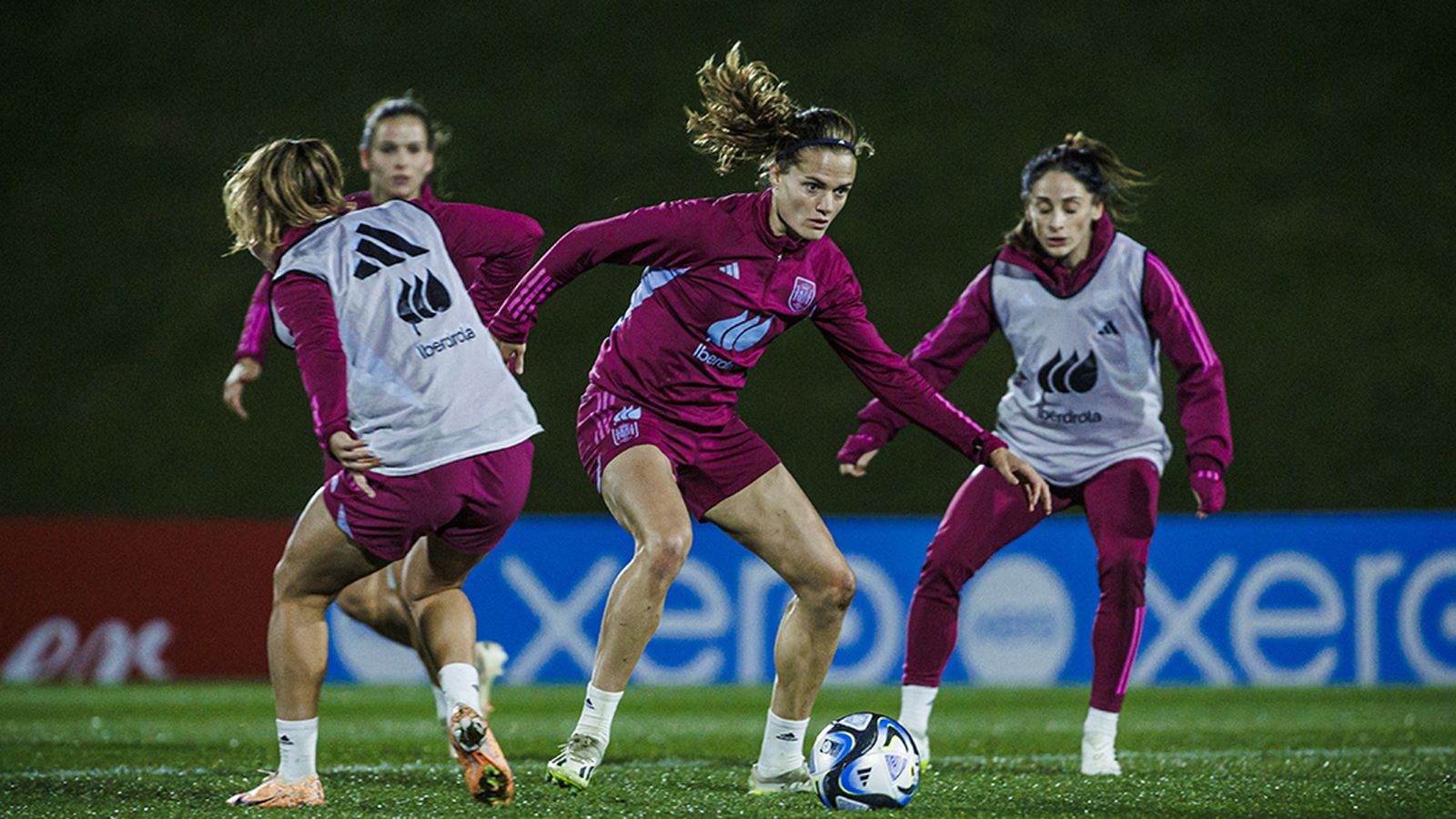 foto entrenamiento seleccion femenina de fútbol