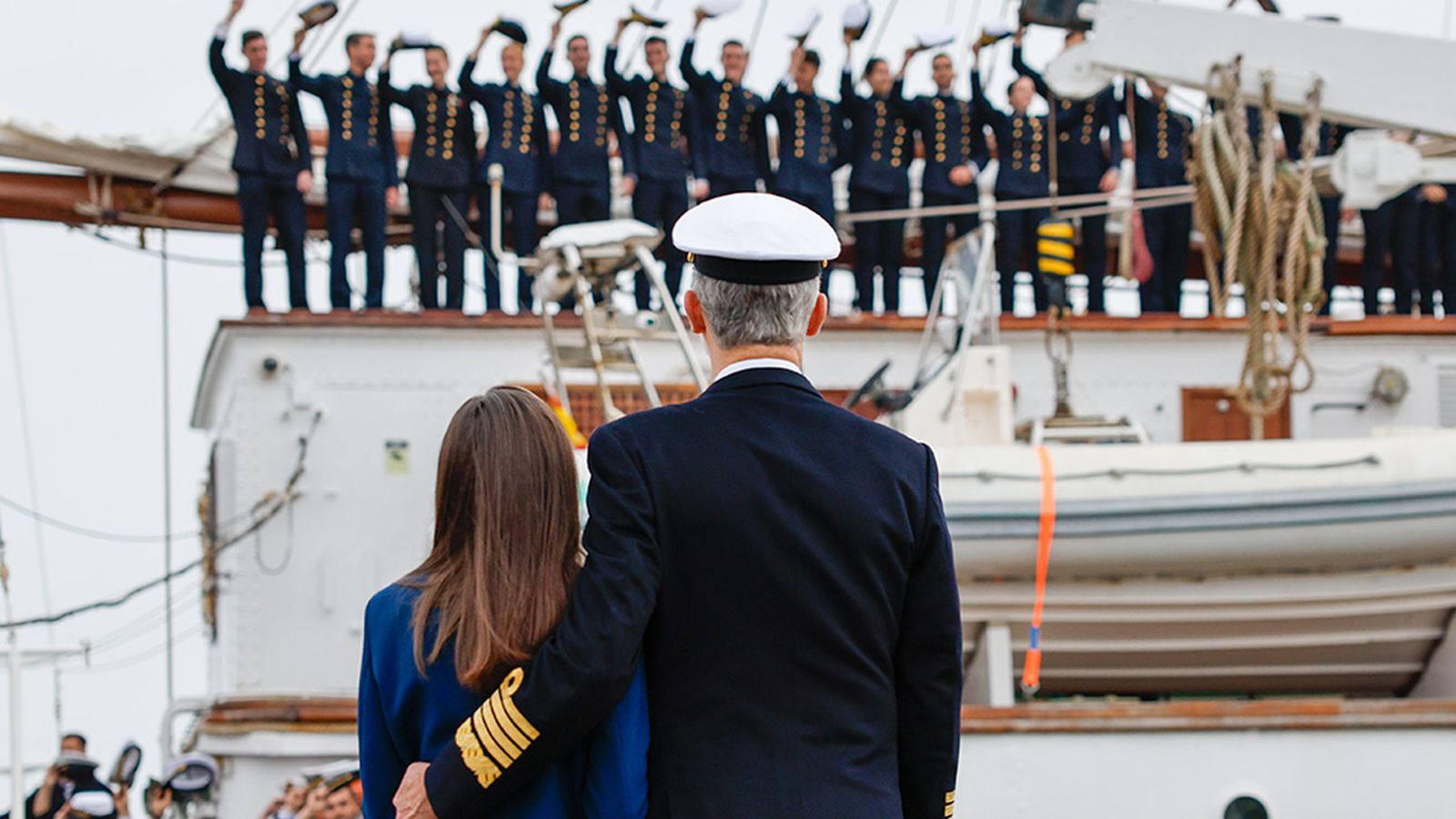 Los reyes despiden a Leonor en el buque Elcano