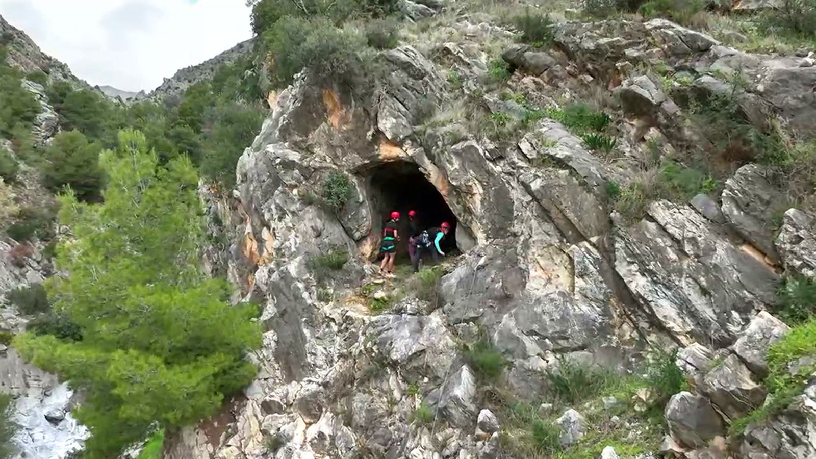 En ruta desde las cascadas de Jorox a las cumbres de Sierra Prieta, en Alozaina
