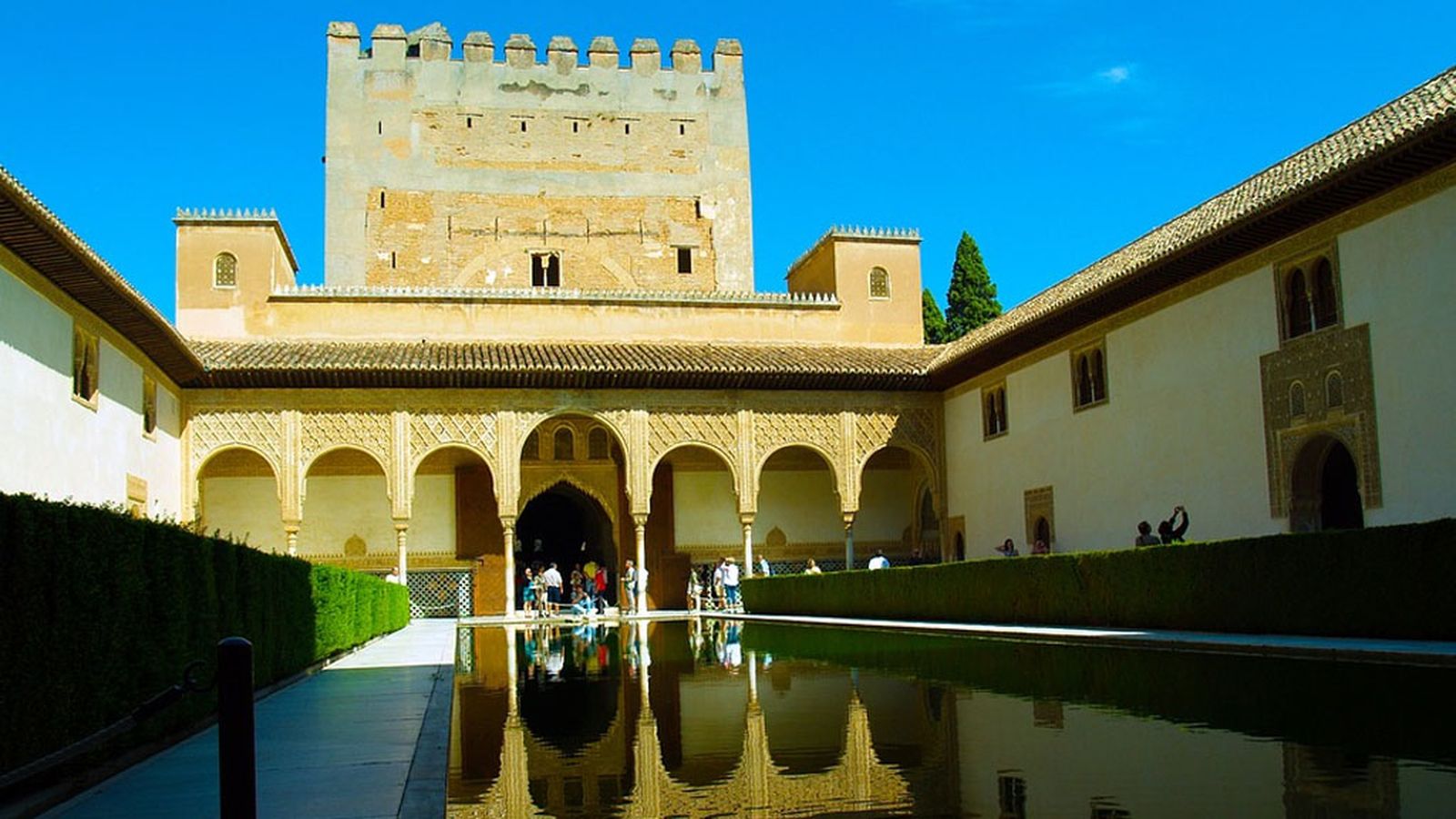 Tapa noticia bajada turismo