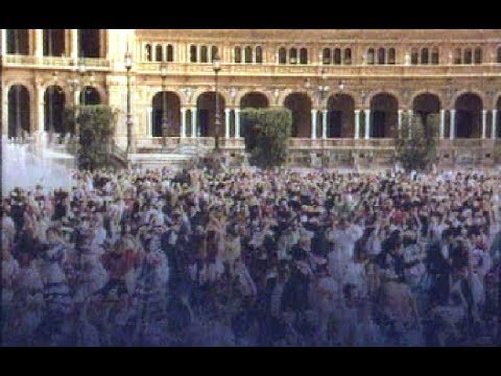 El primer flashmob de la historia | Sevillanas en la Plaza de España