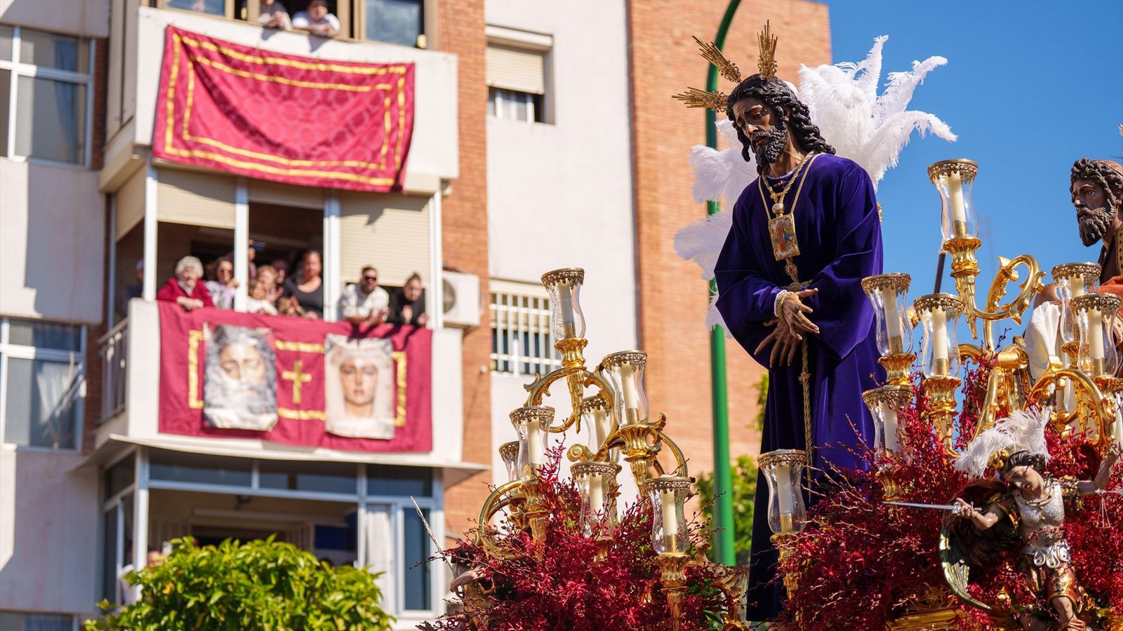 San Pablo y Santa Genoveva ya están en la calle