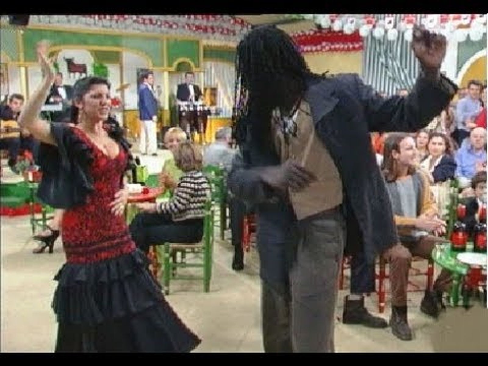 Sevillanas del móvil con Joana Jiménez y Mártires del Compás