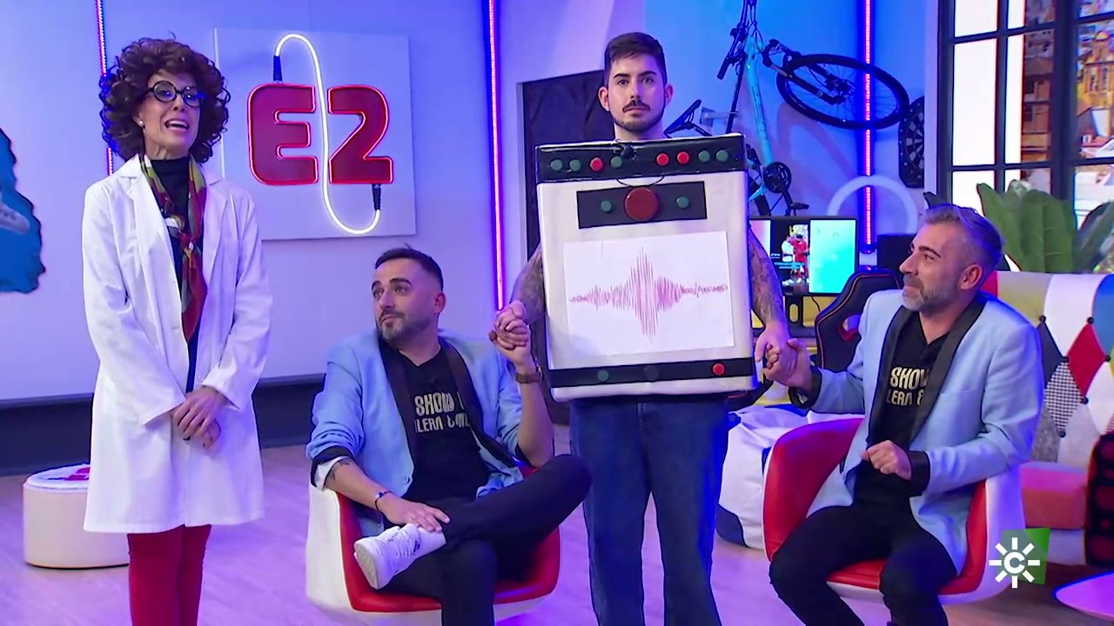 Los humoristas Javi Aguilera y Carlos Mení se enfrentan a la máquina de la verdad