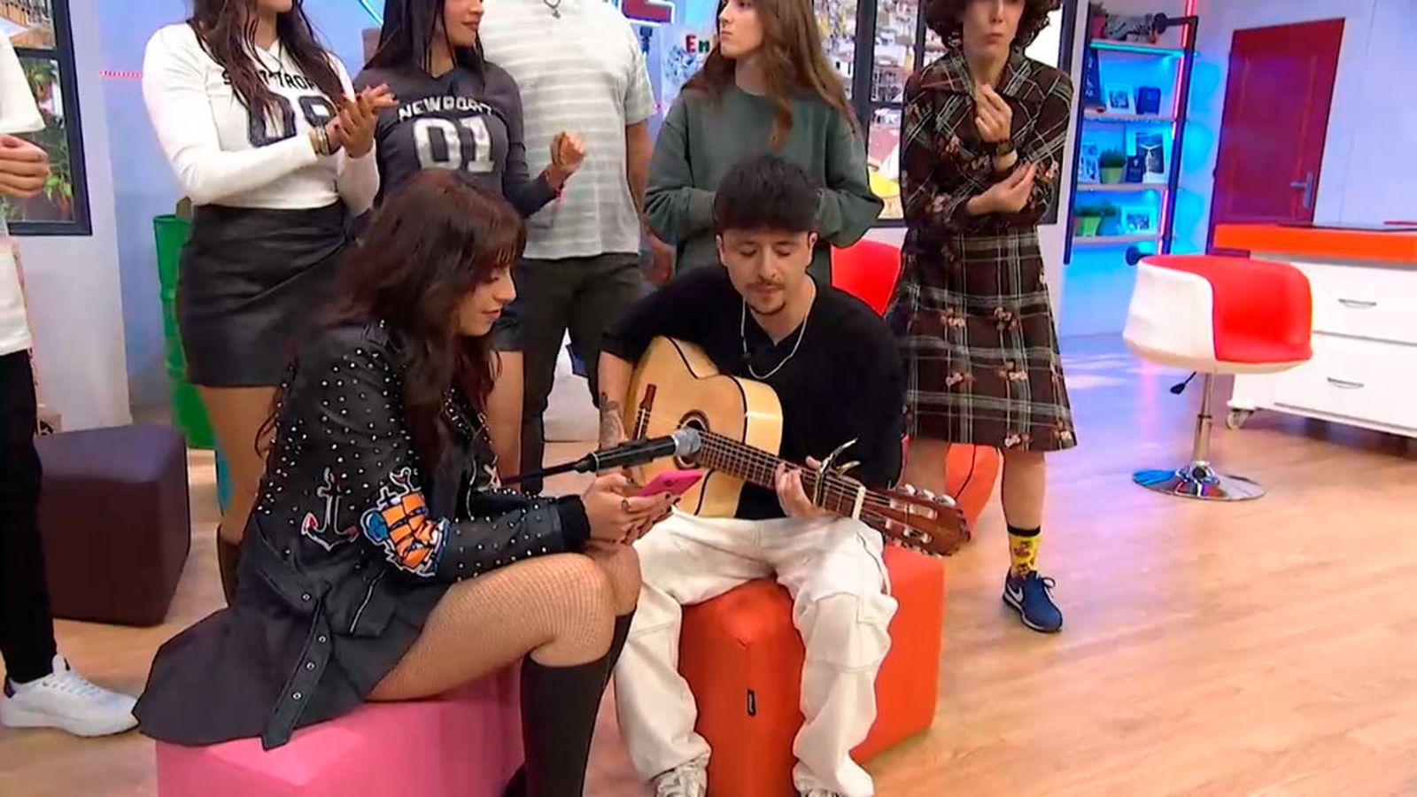 Sonia y Jalezz nos cantan, en directo, su peculiar versión de 'La Flaca'