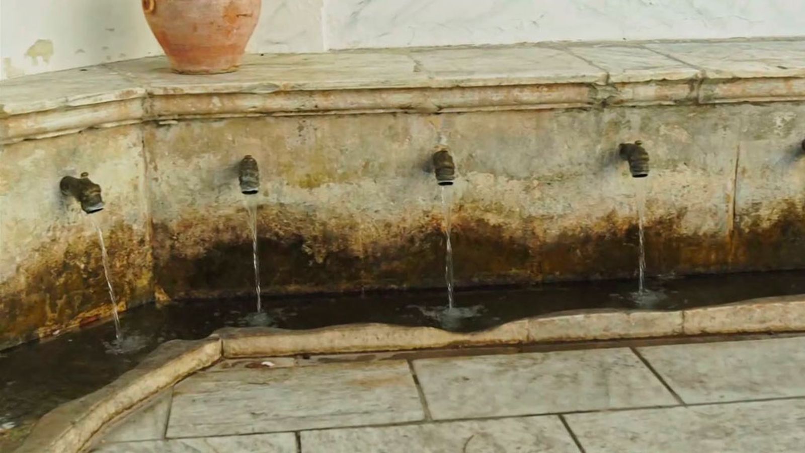 El río Múrtigas nace en la fuente de los doce caños en Fuenteheridos