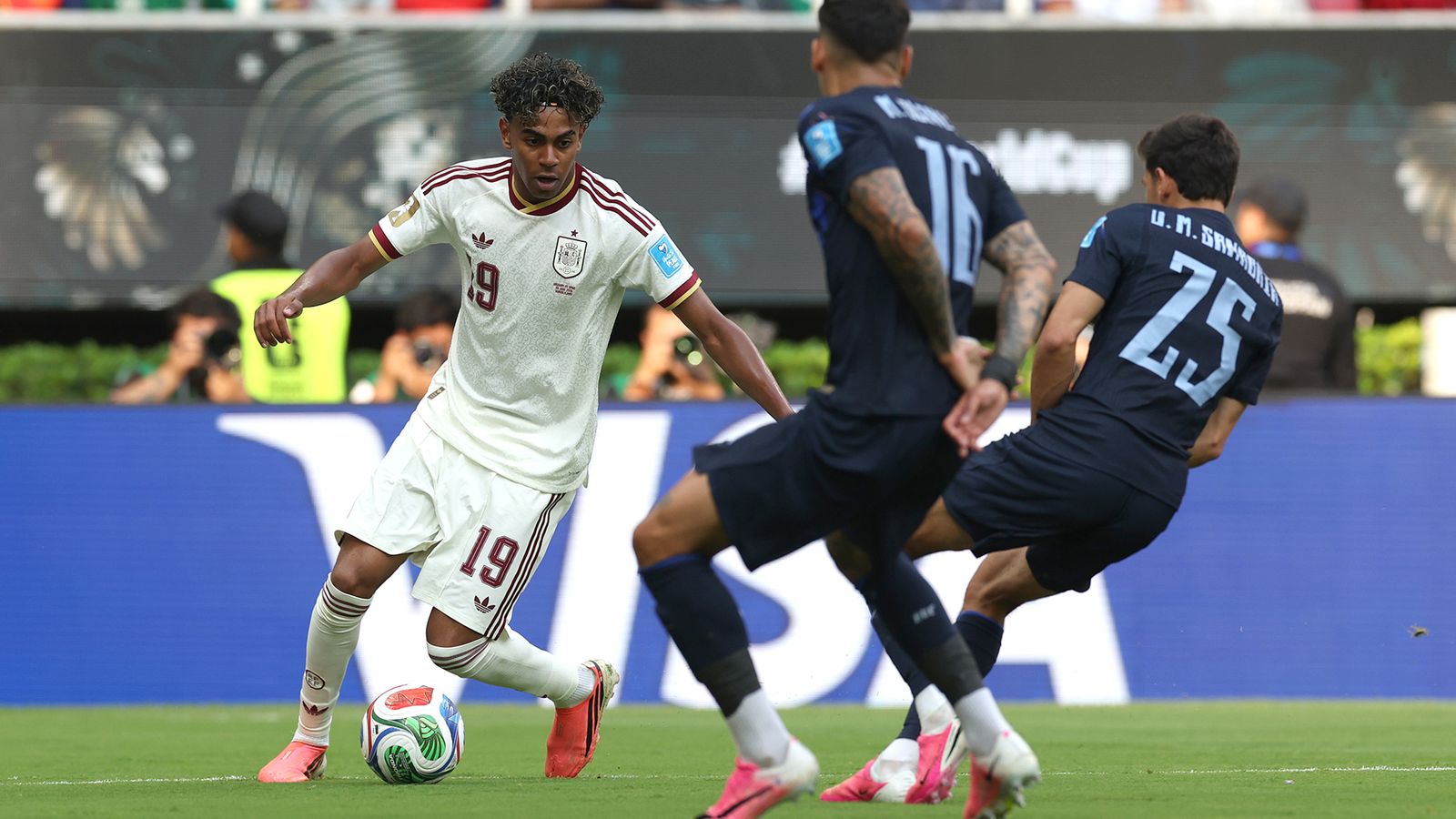 Lamine ante Uruguay.