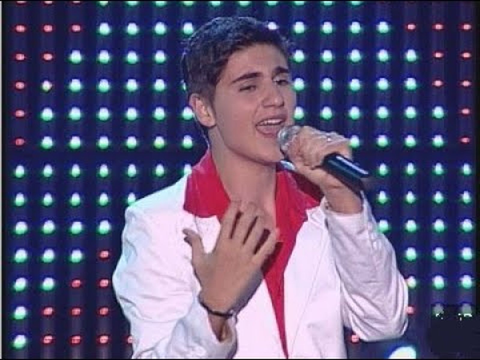 Tony Mateo cantó Pérdoname de Camilo Sesto en el concurso Veo Veo