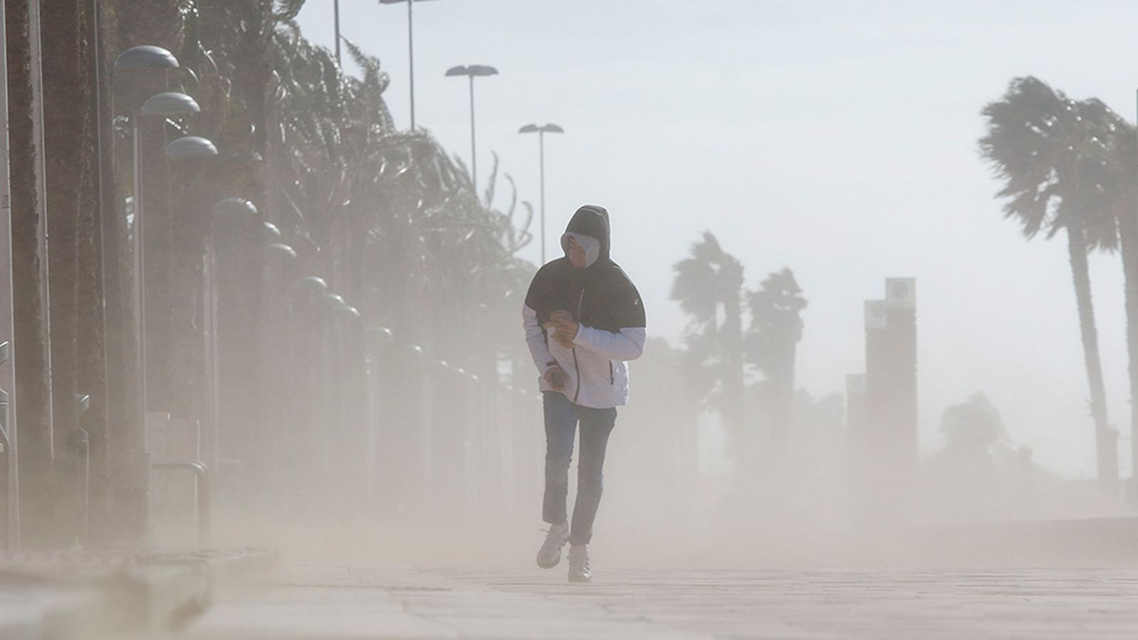 Fuerte viento por Joseph en Almería