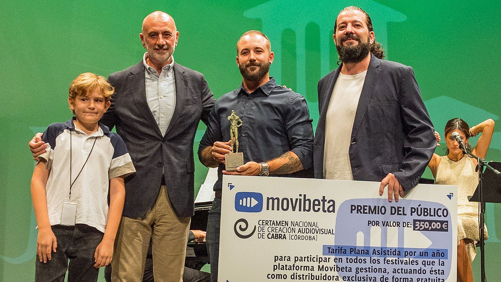 Pedro García Vázquez, con los premiados