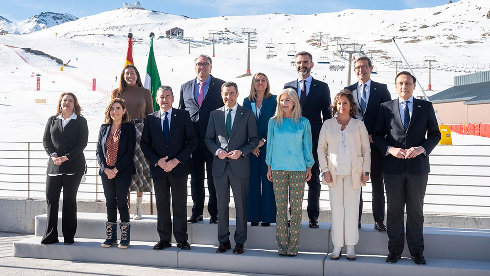 El Gobierno andaluz posa en Sierra nevada