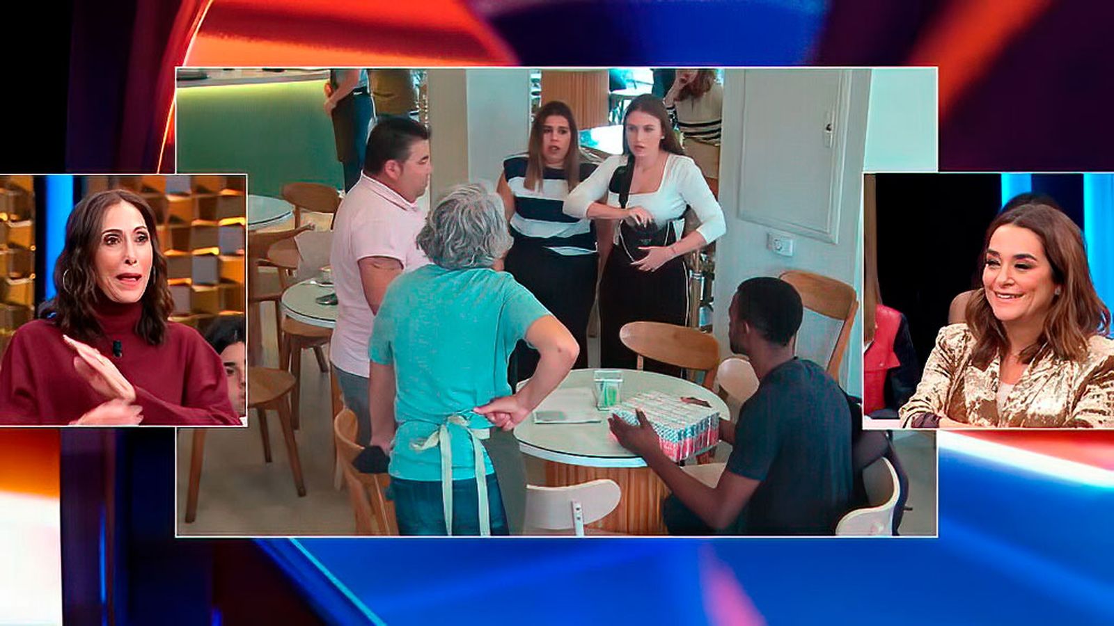 Nuestros maravillosos ayudan a un chico que se gana la vida vendiendo pañuelos al que no dejar desayunar en un bar