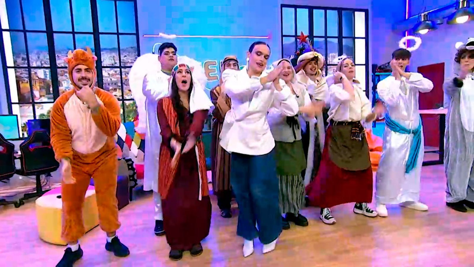 Bailamos con Carvento el villancico 'Nuestra Navidad en Canal Sur'