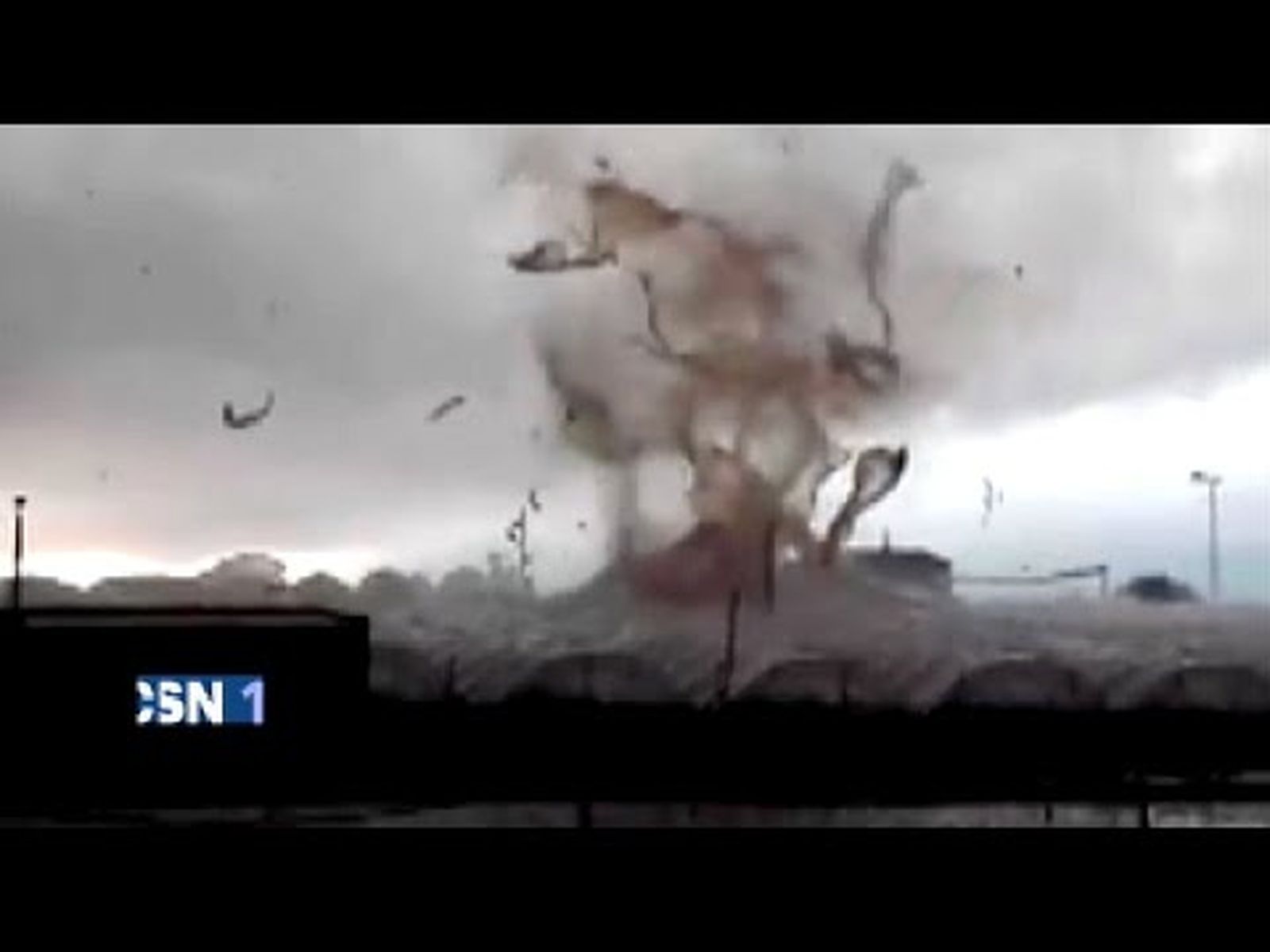 Un tornado siembra el pánico en Palos de la Frontera