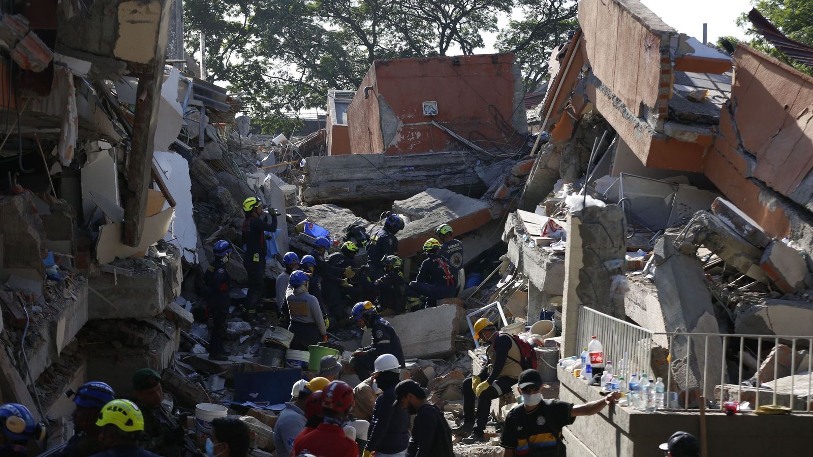 Más de 200 muertos en el terremoto de Colombia