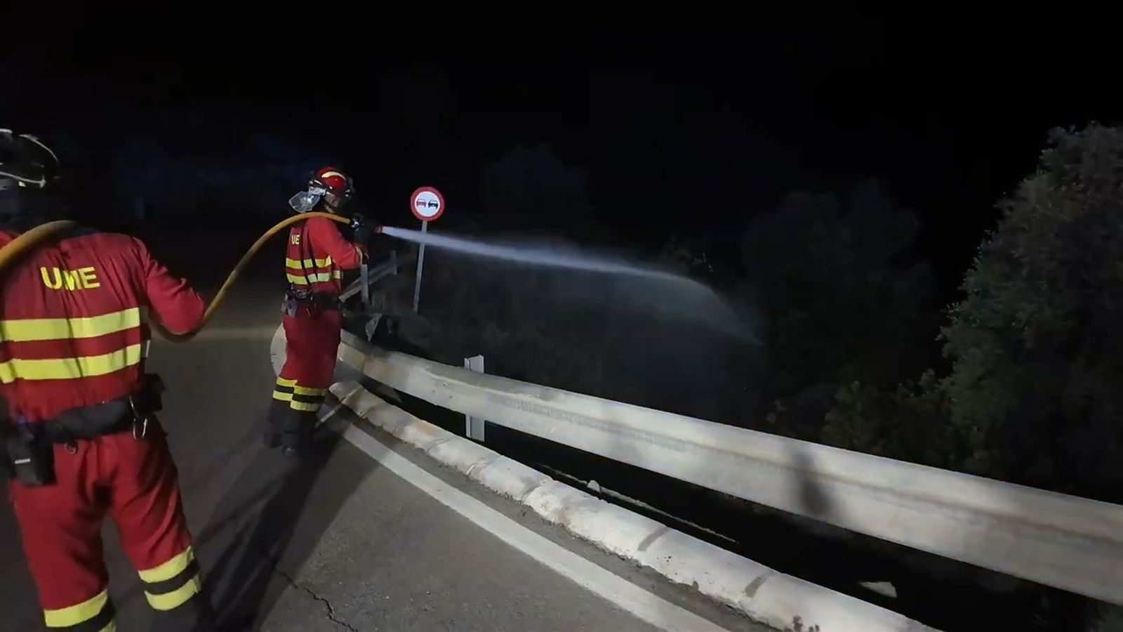 madrugada de trabajo contra el fuego