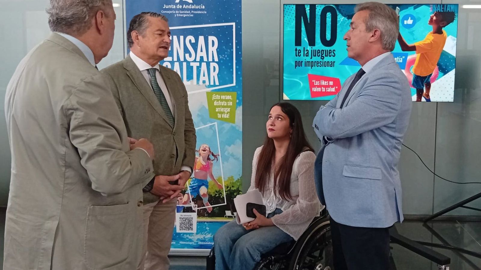 Sanz presenta una campaña para previr daños cervicales en piscinas