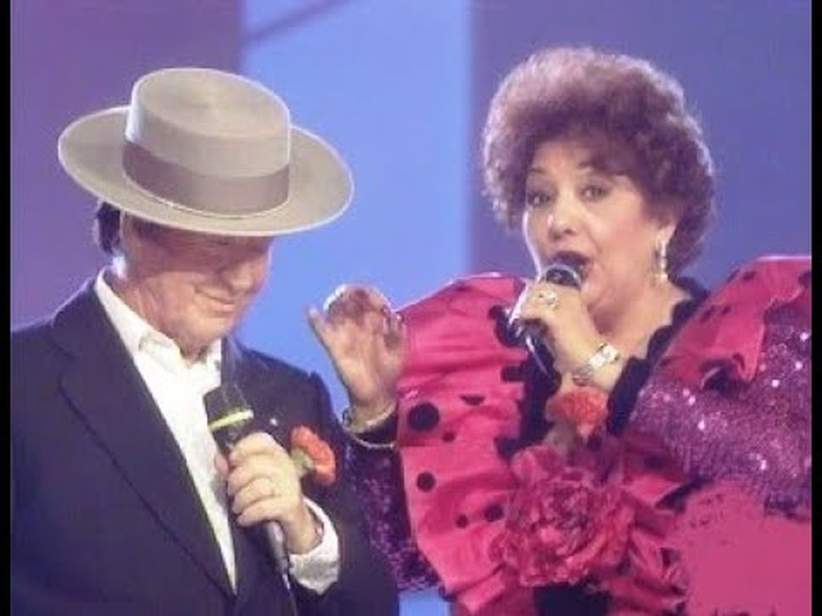 Juanito Valderrama y Dolores Abril cantan “La Sentencia”