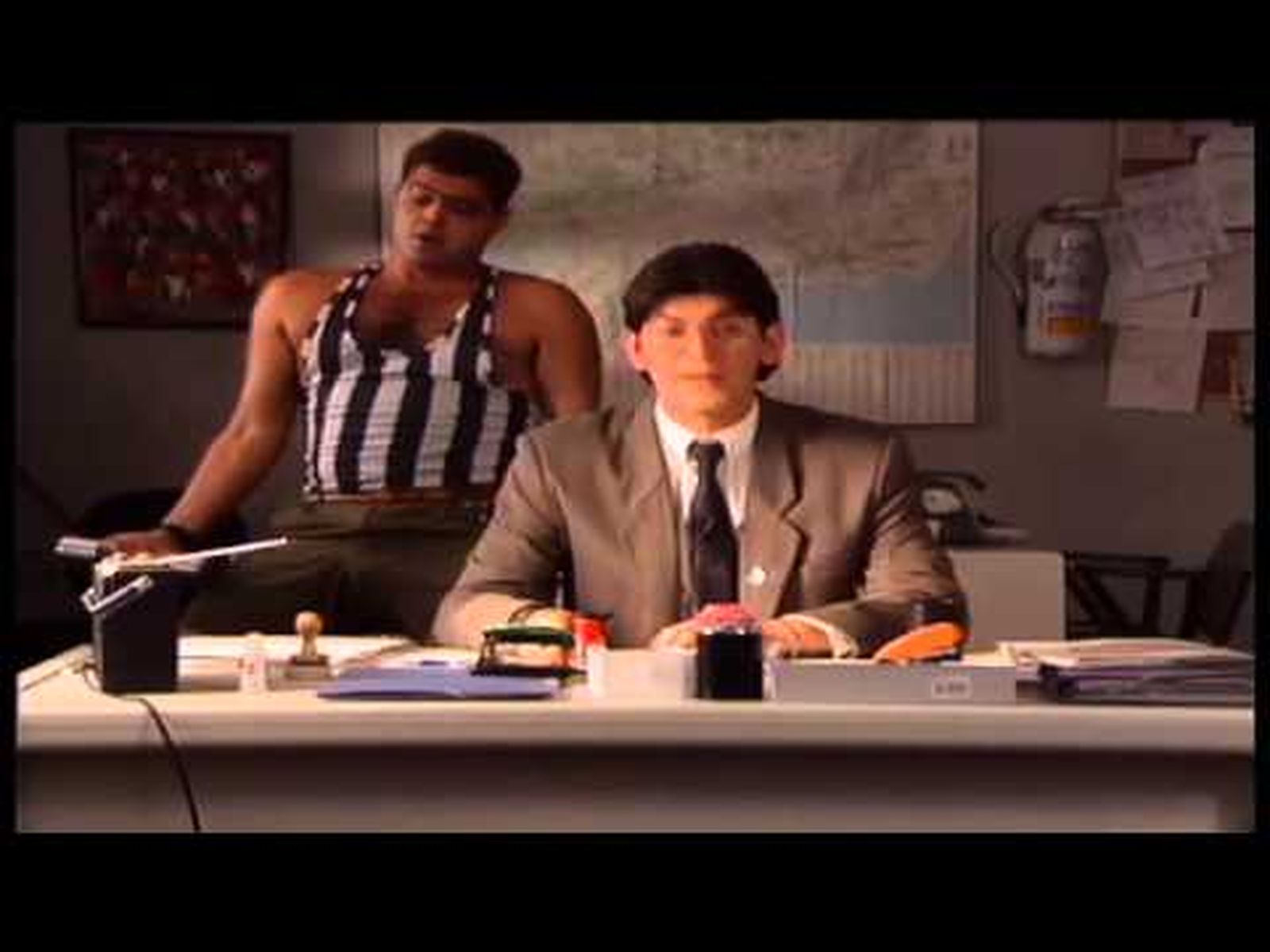 José Guerrero "Yuyu" presenta "Noticias a las 4" un informativo de humor (1992)