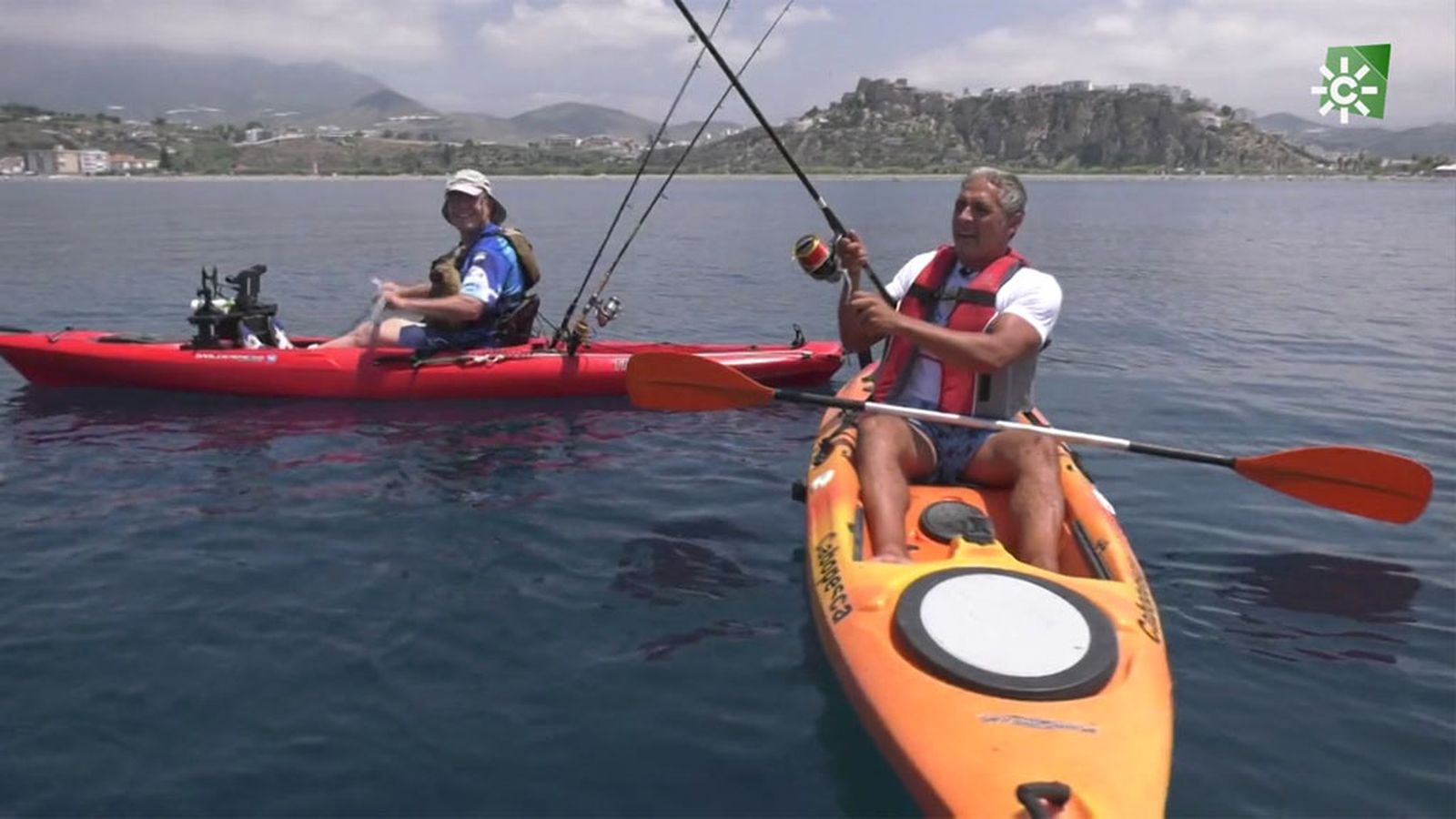 La primera aventura de un reportero pescando en kayak