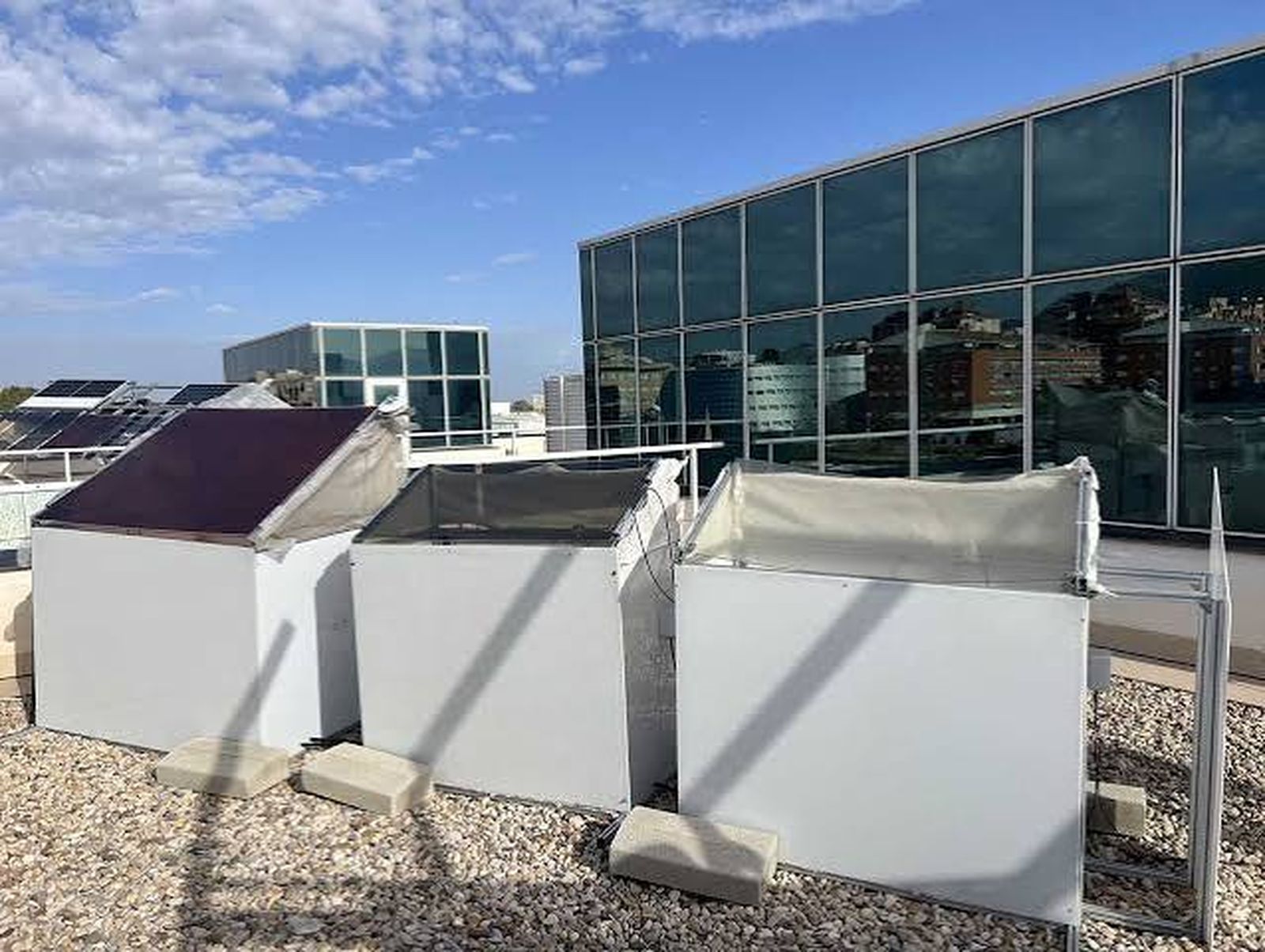 Panel semitransparente