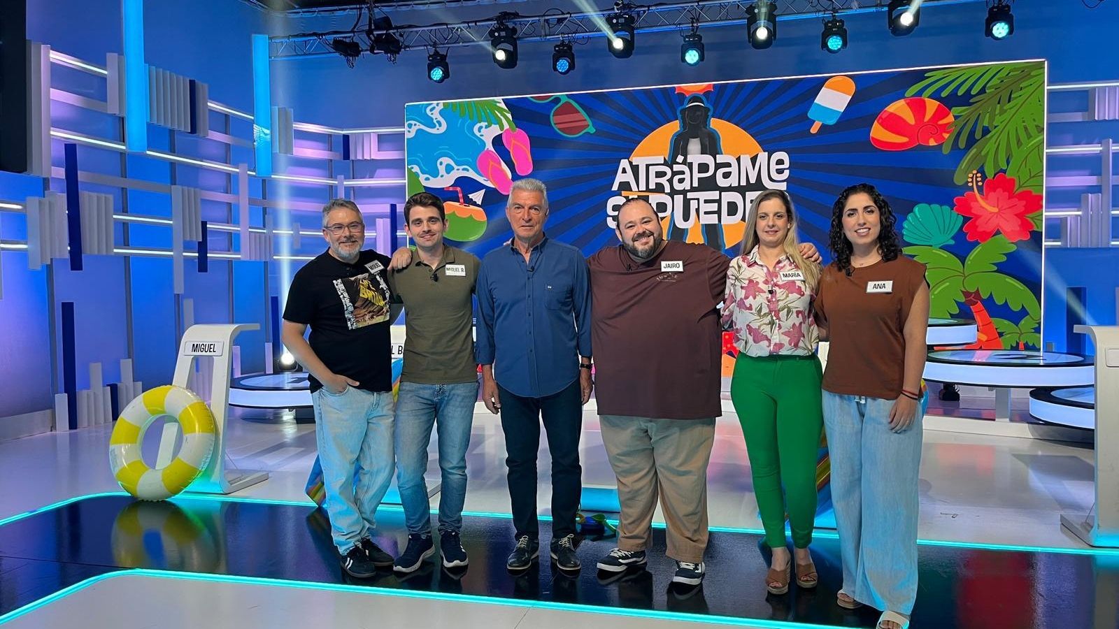 Manolo Sarria y los concursantes de esta semana en "Atrápame si puedes".